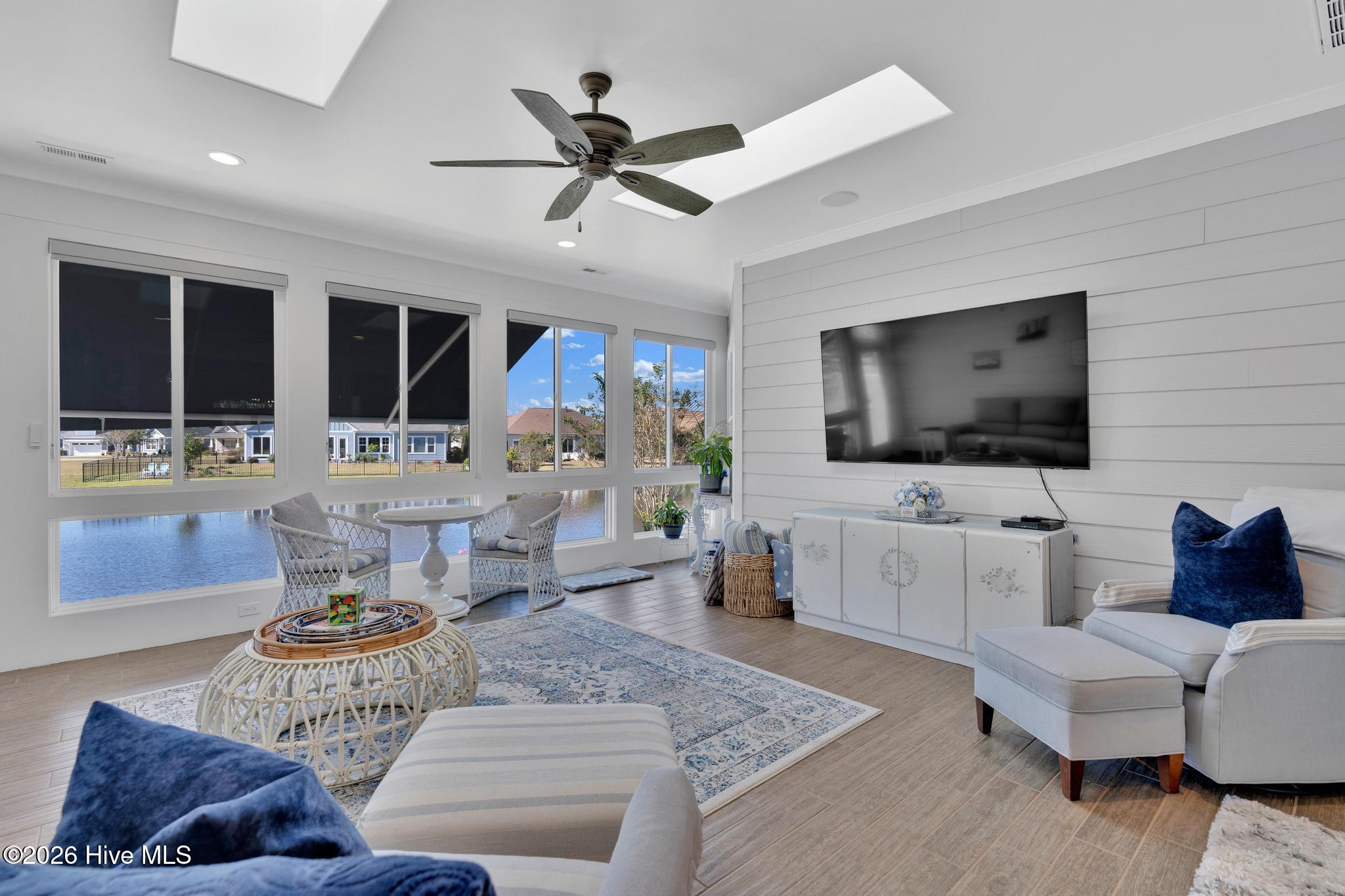 100549204 | Photo 34