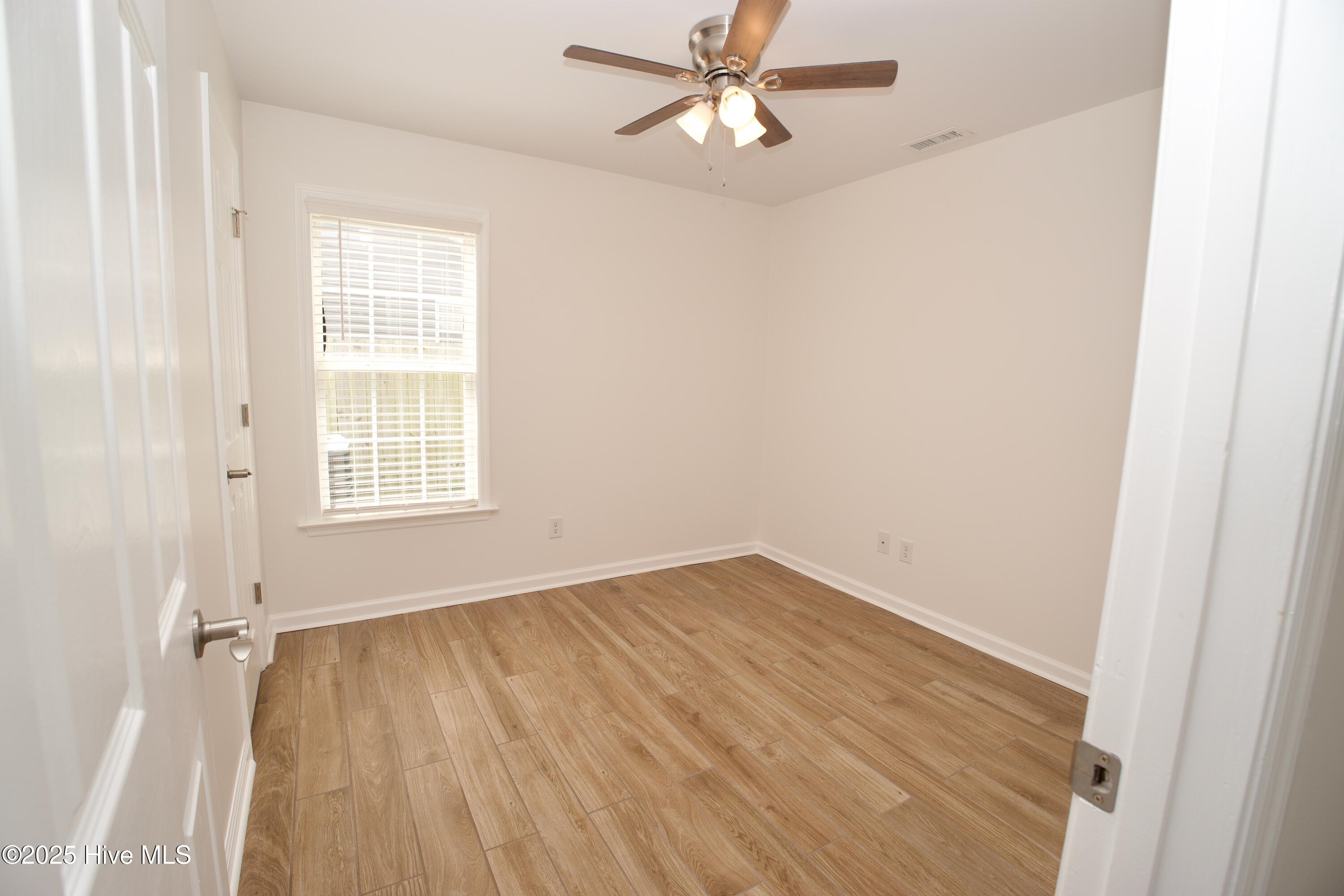 100527332 | Photo 23