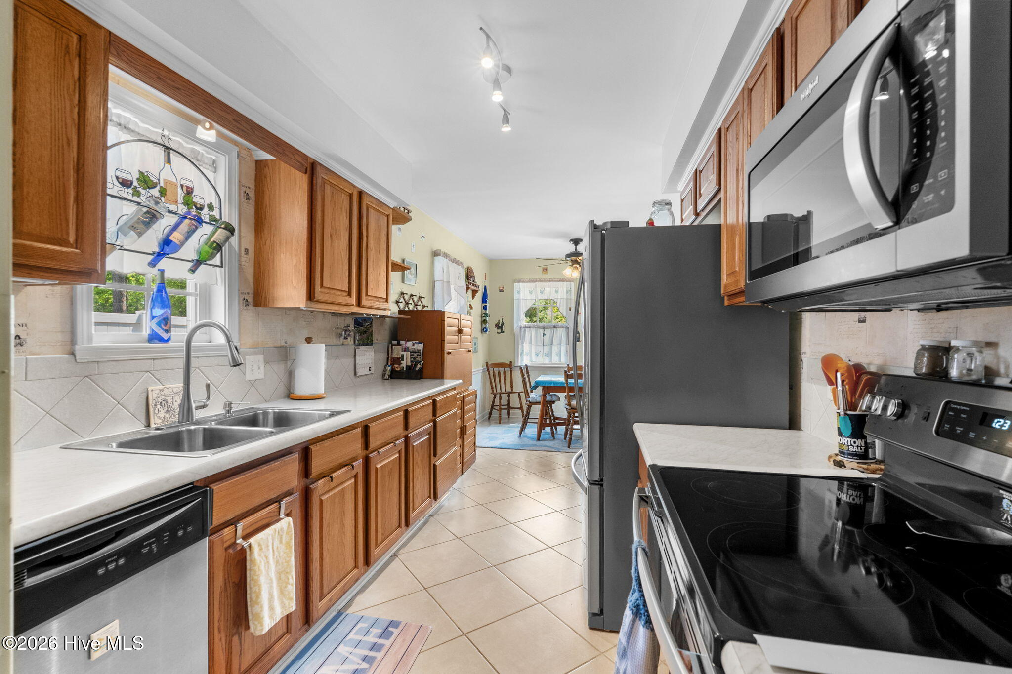 100568213 | Photo 17