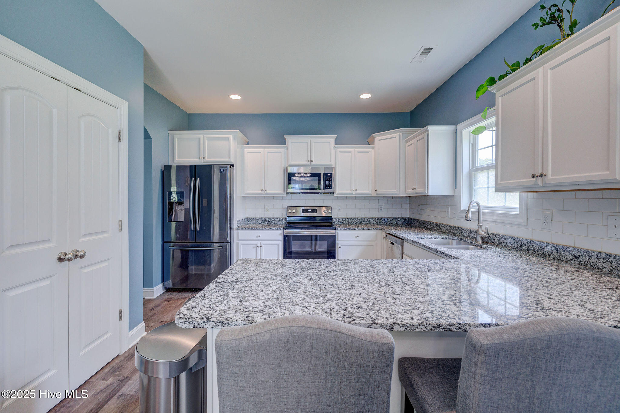 100522244 | Photo 14