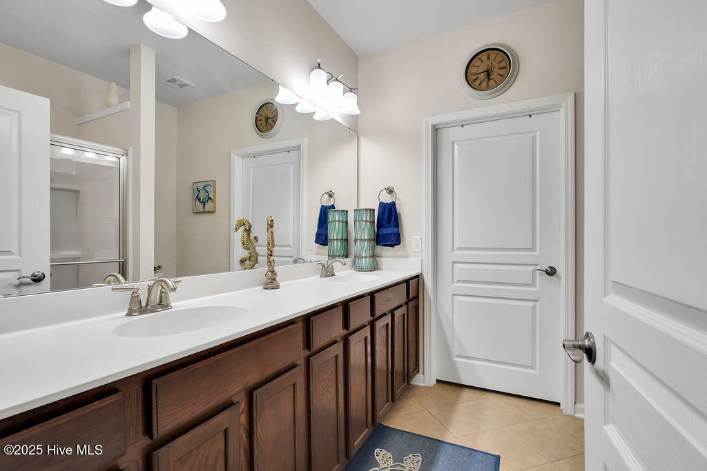 100532271 | Photo 24