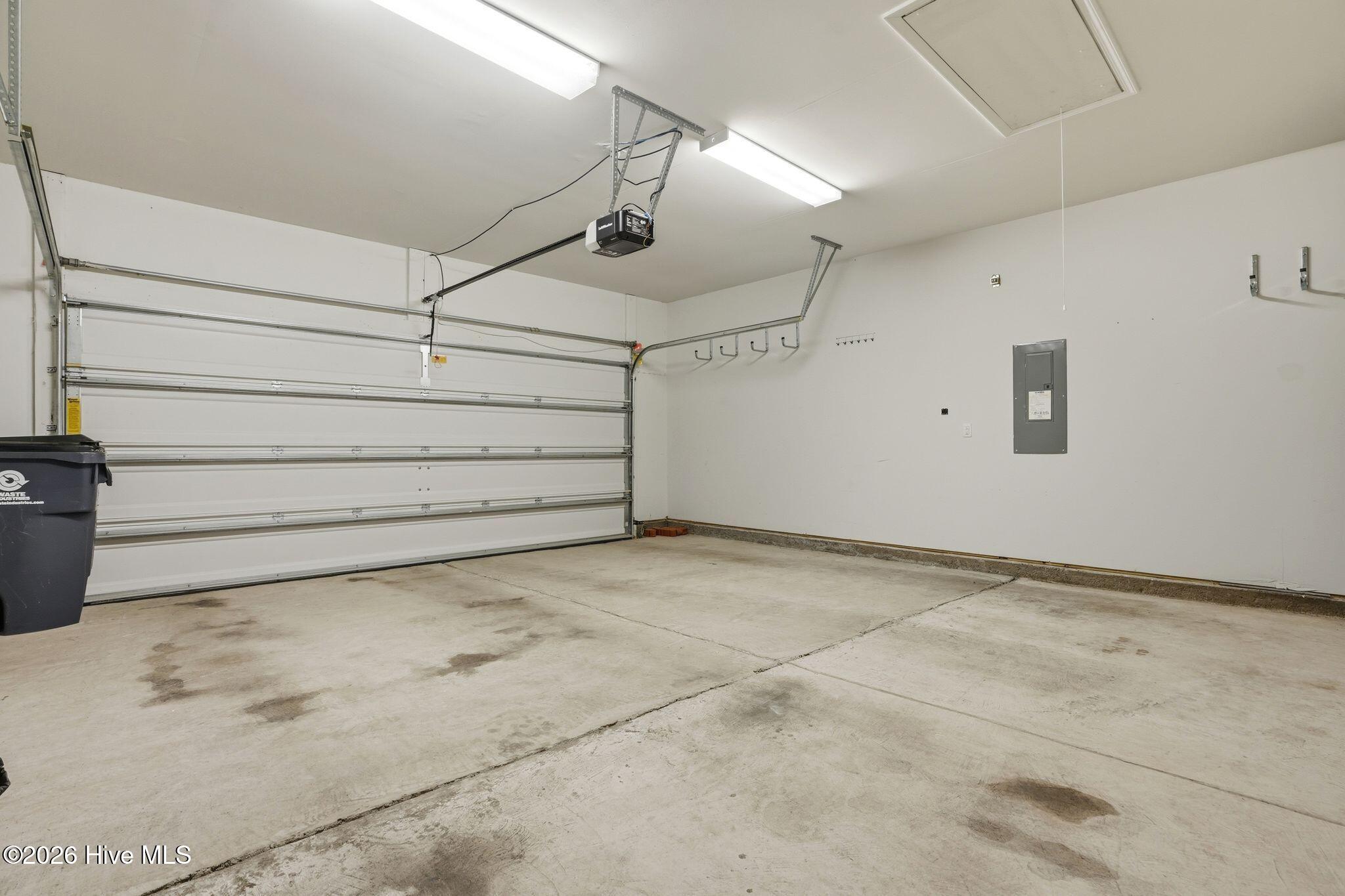 100560462 | Photo 63