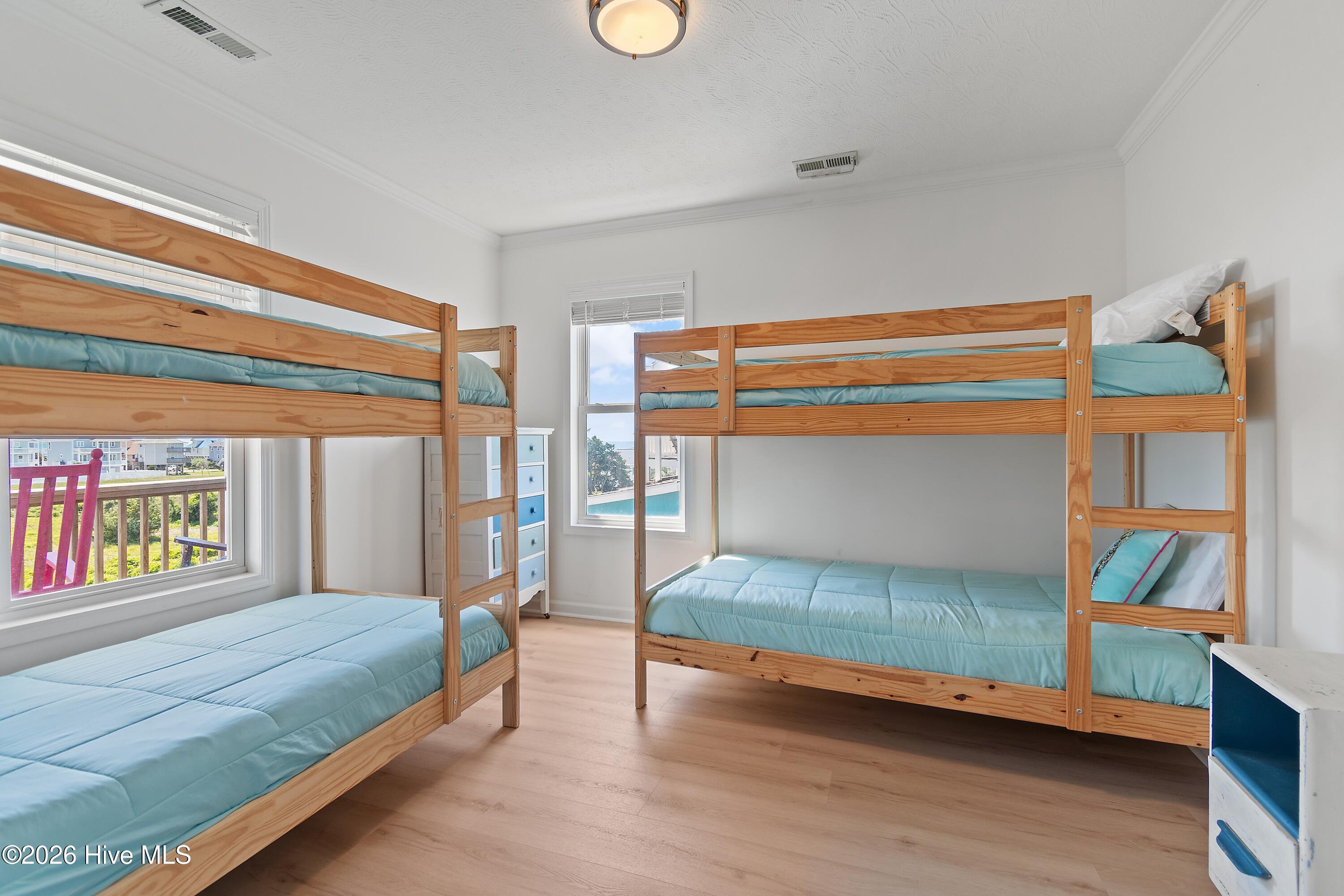 100564981 | Photo 23