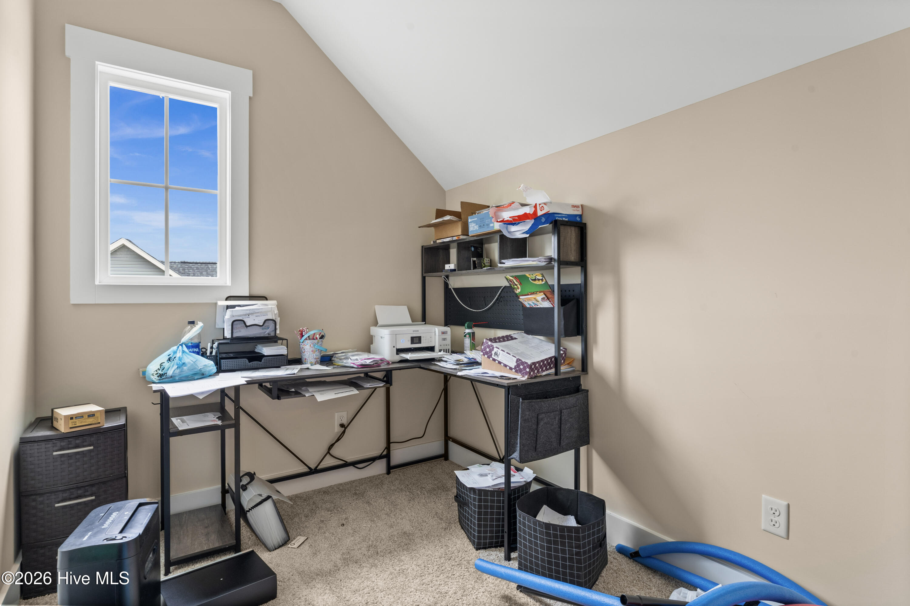 100569273 | Photo 45