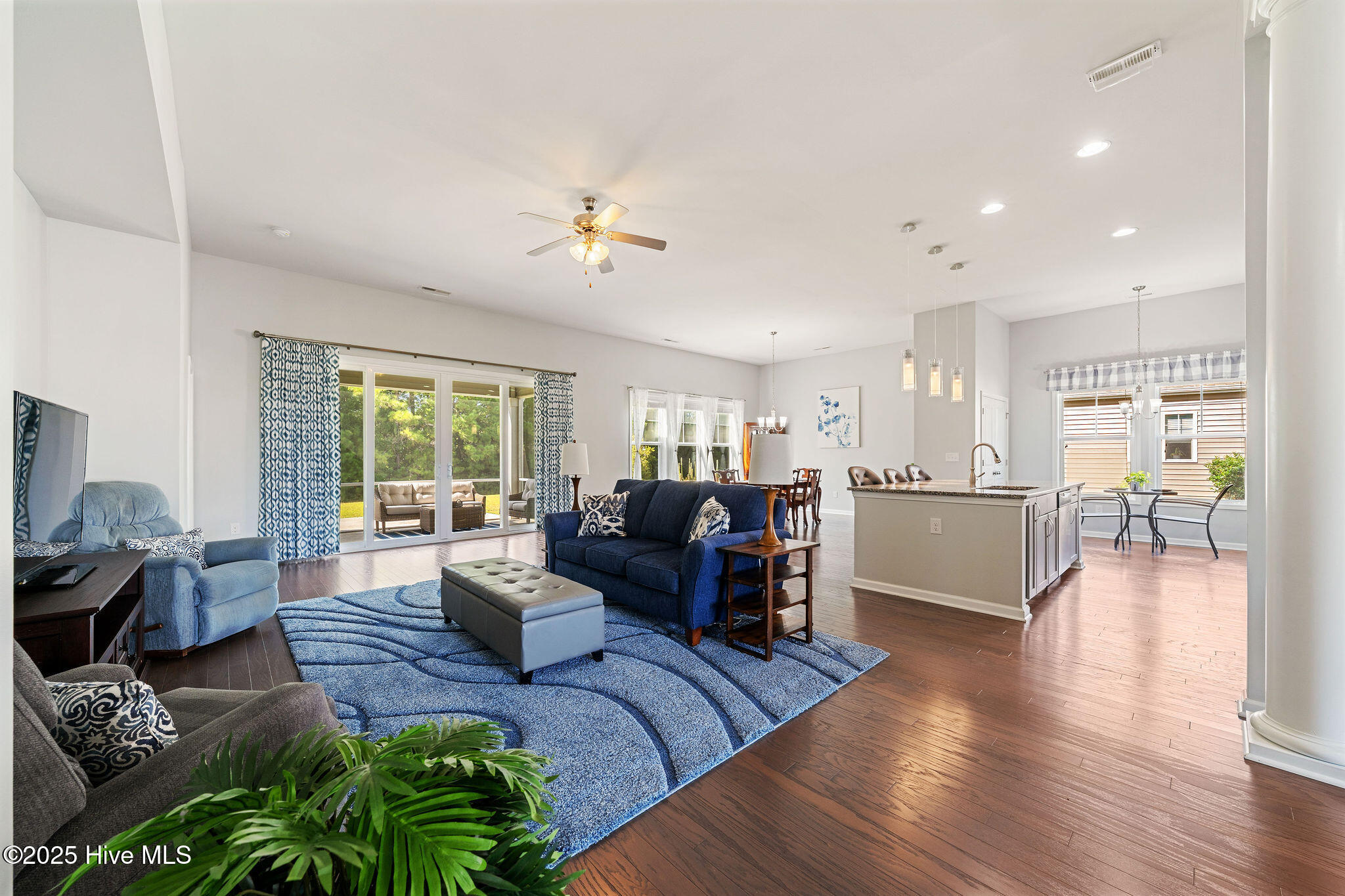 100550824 | Photo 15