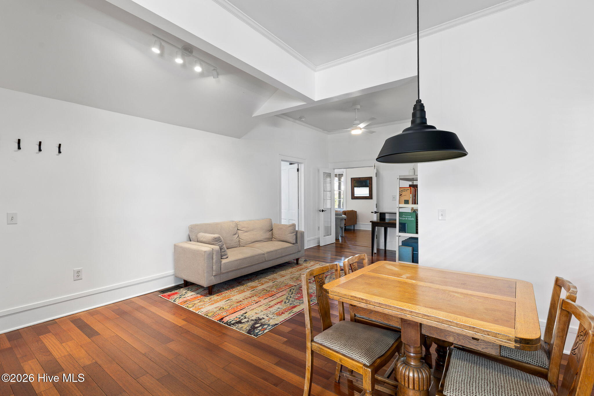 100550239 | Photo 18