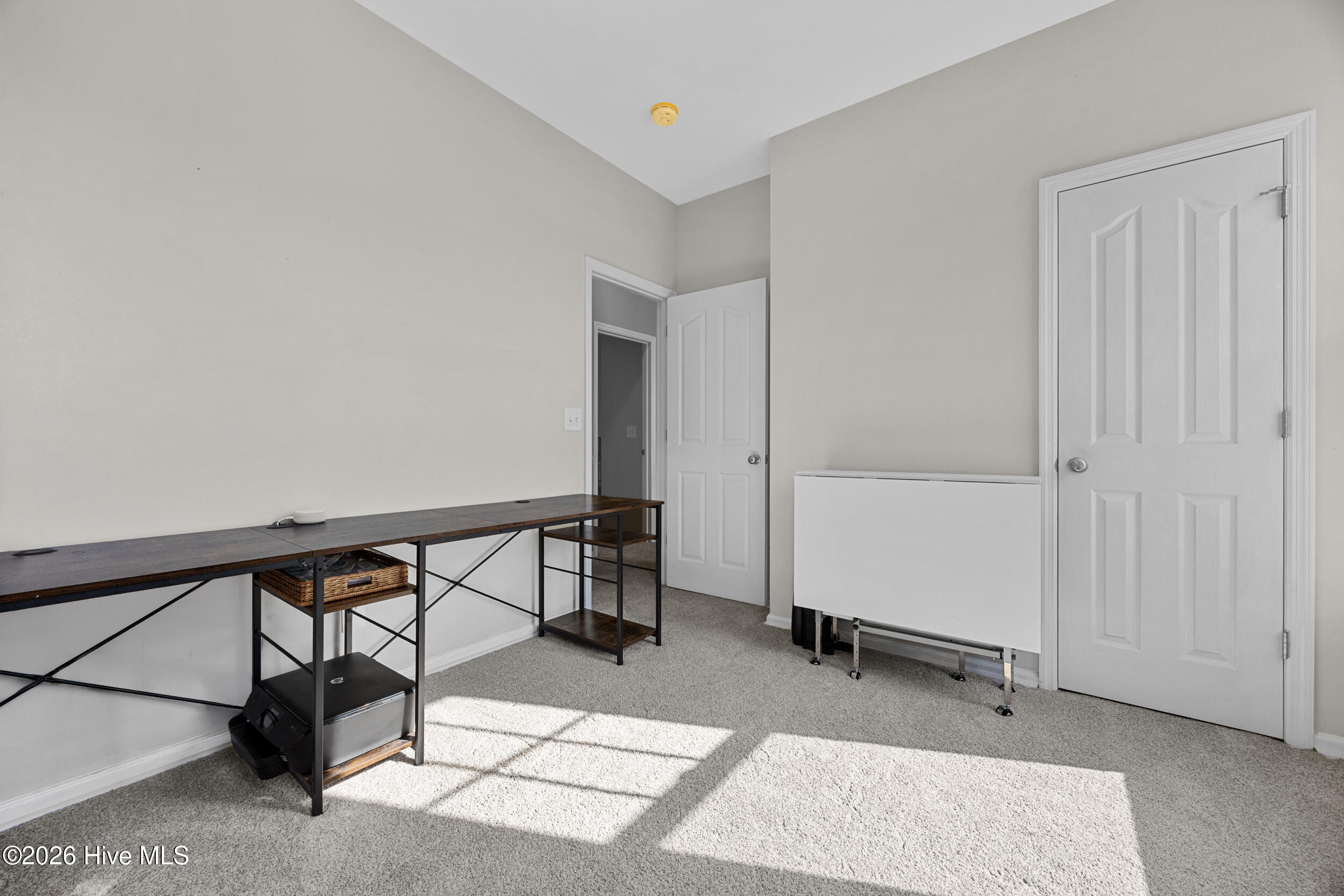 100567272 | Photo 35