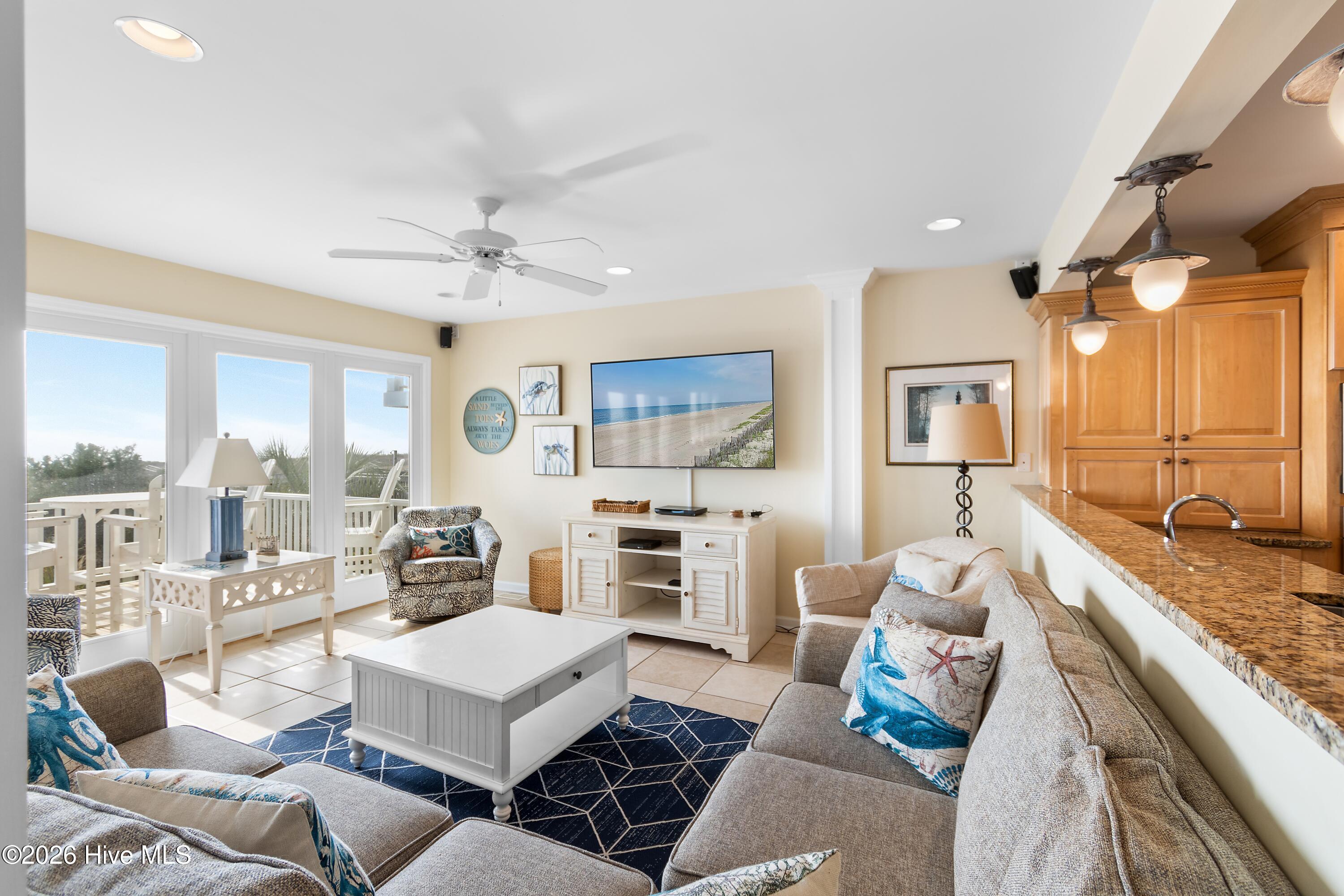 100548422 | Photo 21