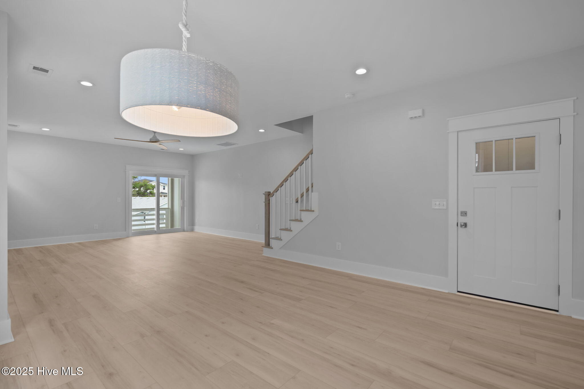 100537879 | Photo 21