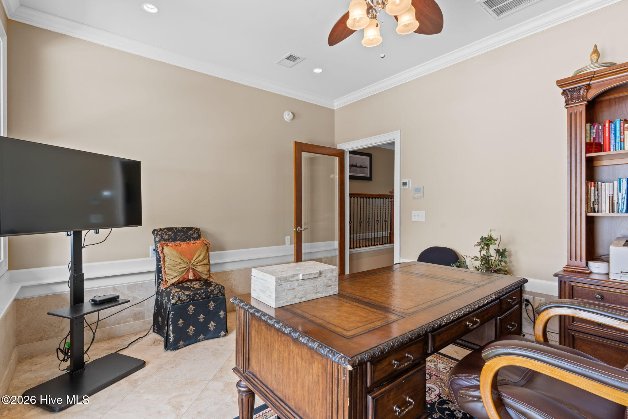 100554709 | Photo 23