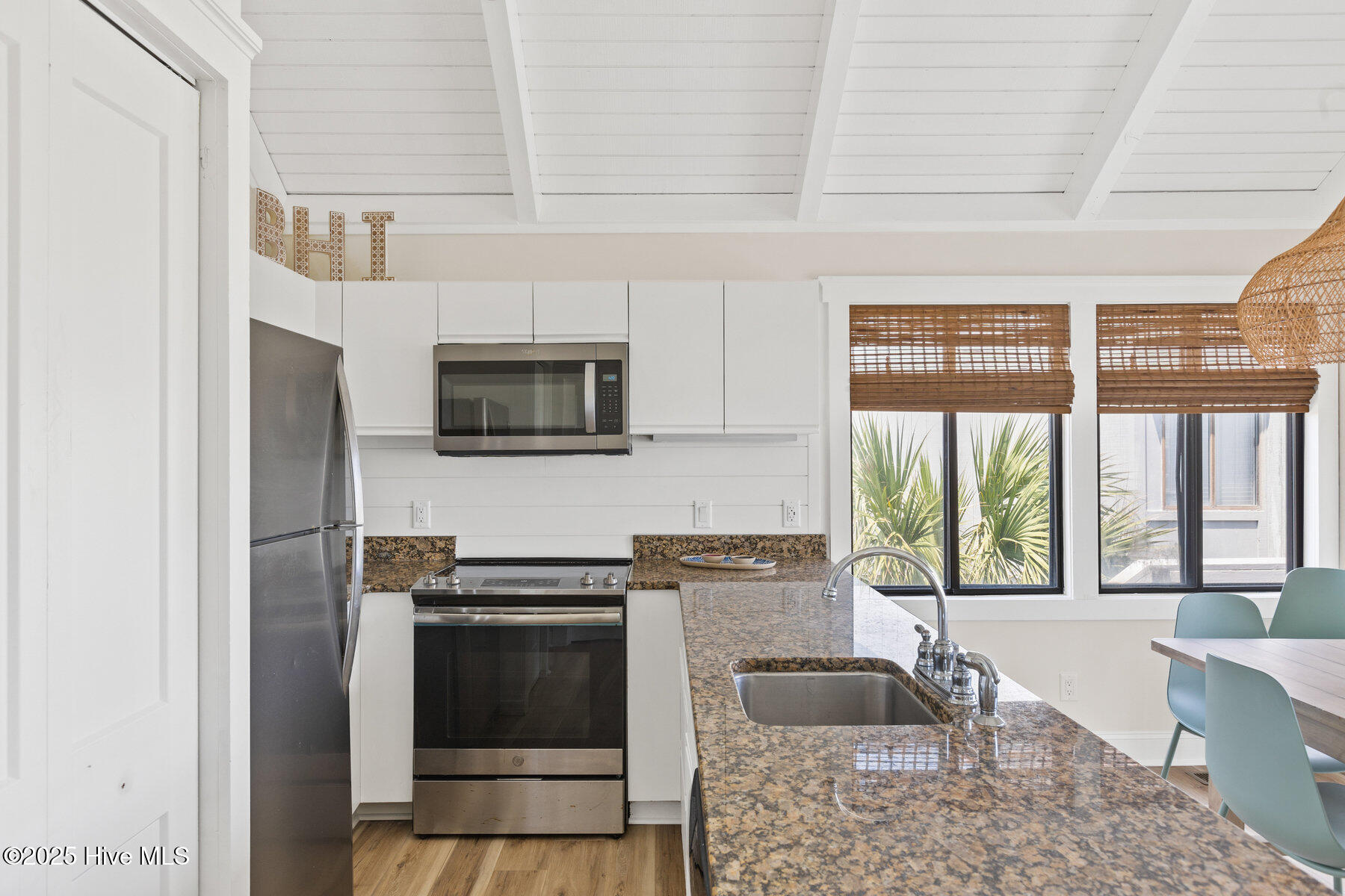 100540785 | Photo 19