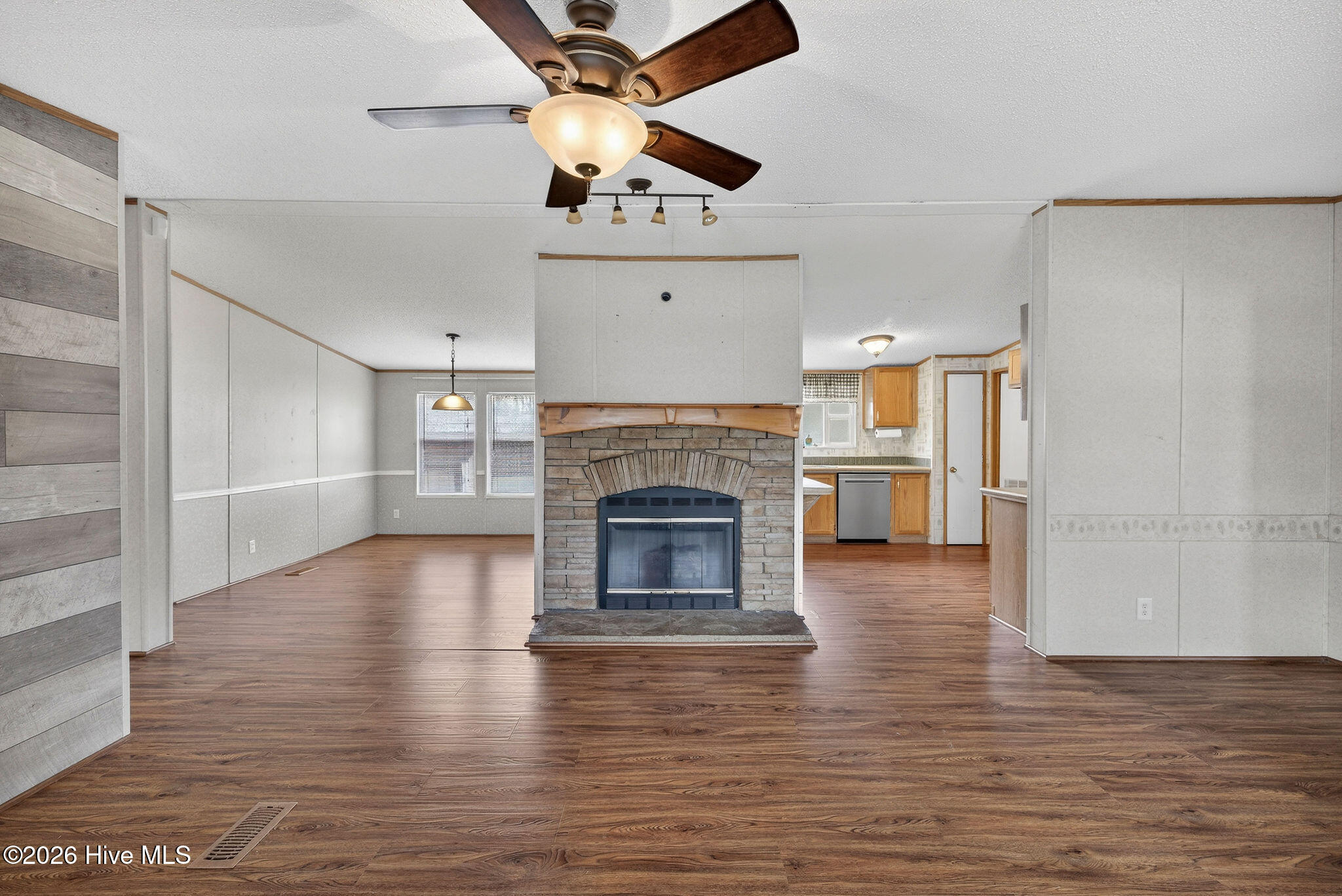 100559923 | Photo 12