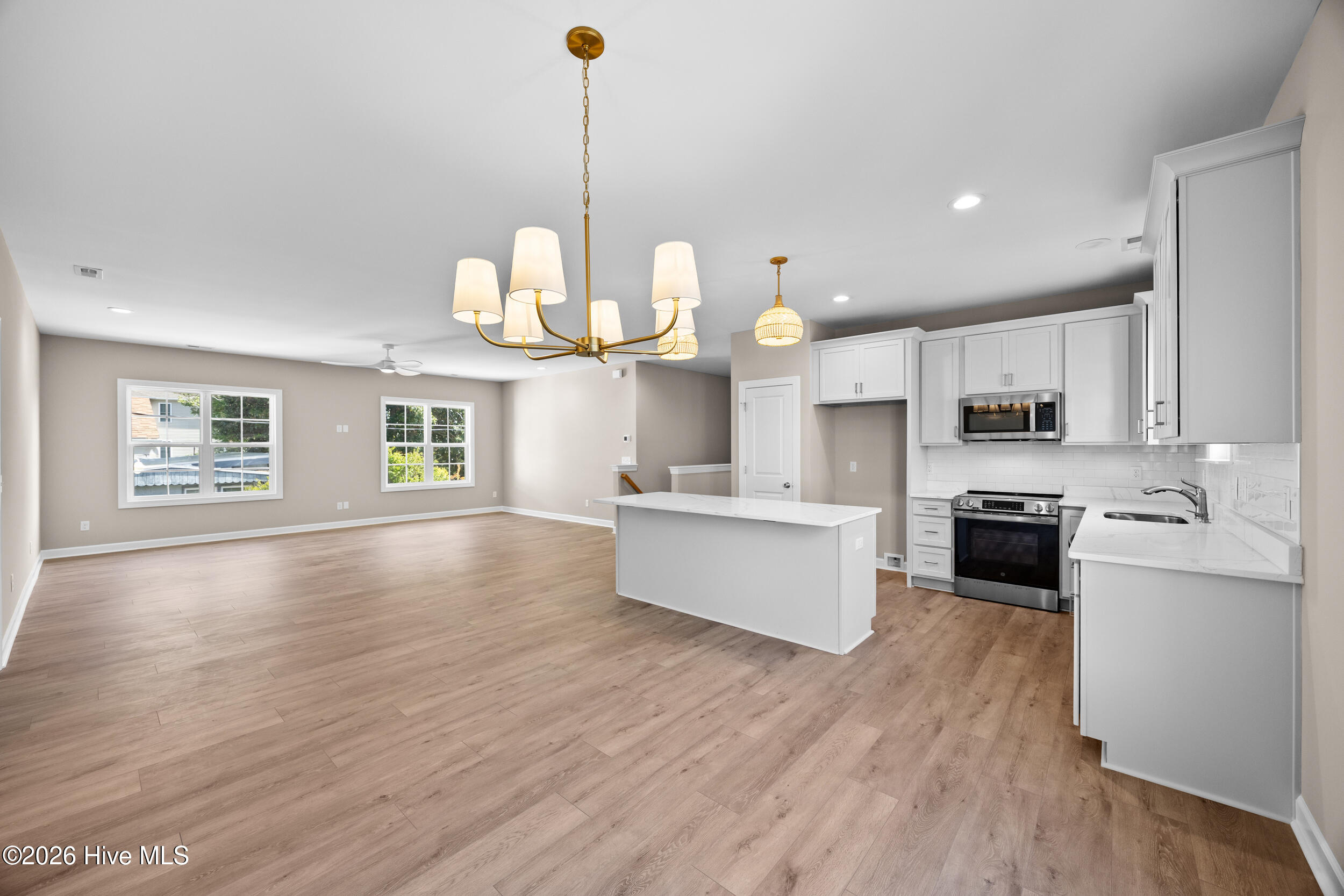 100545862 | Photo 26