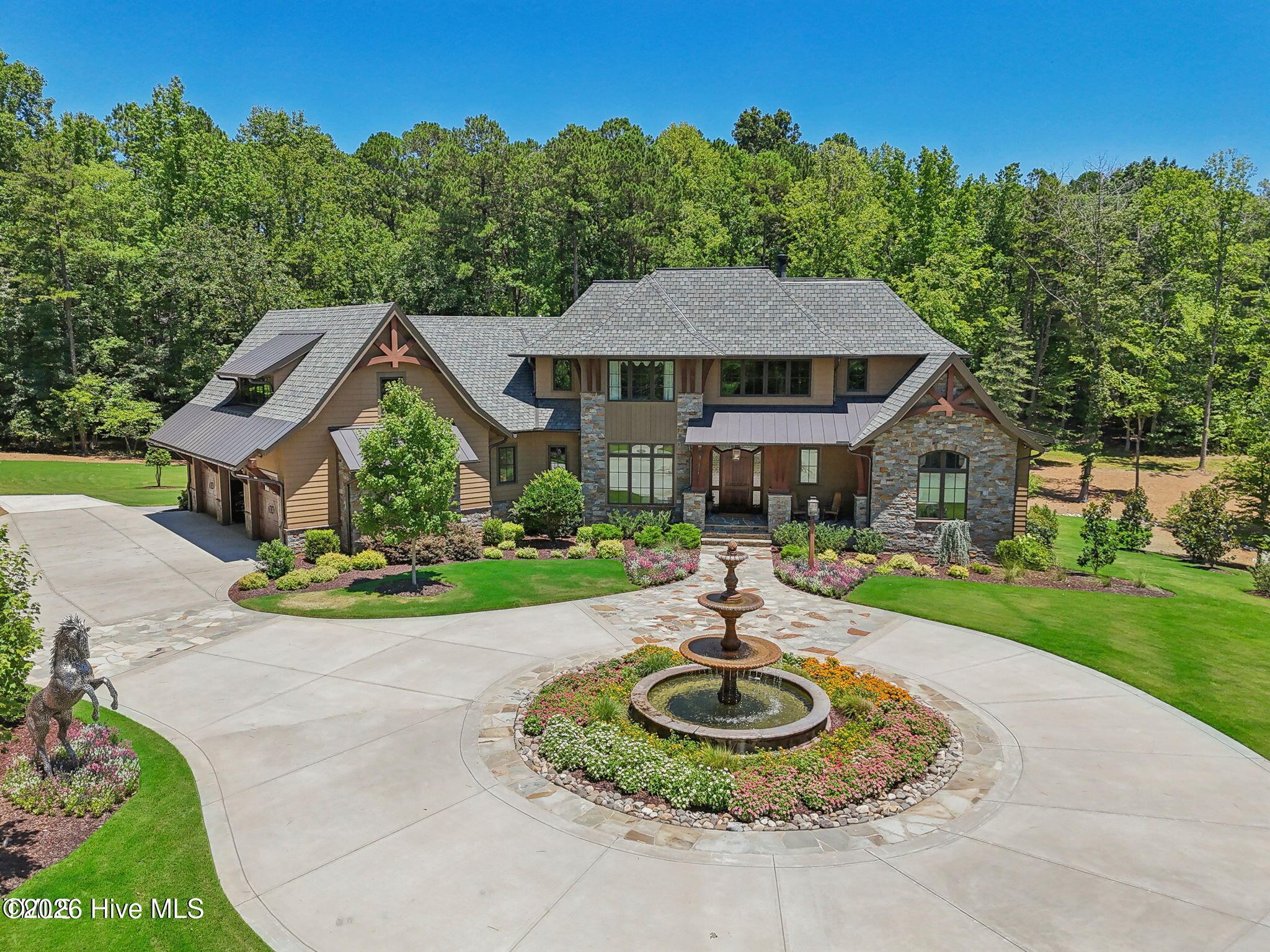 Private cul-de-sac lot and gated community