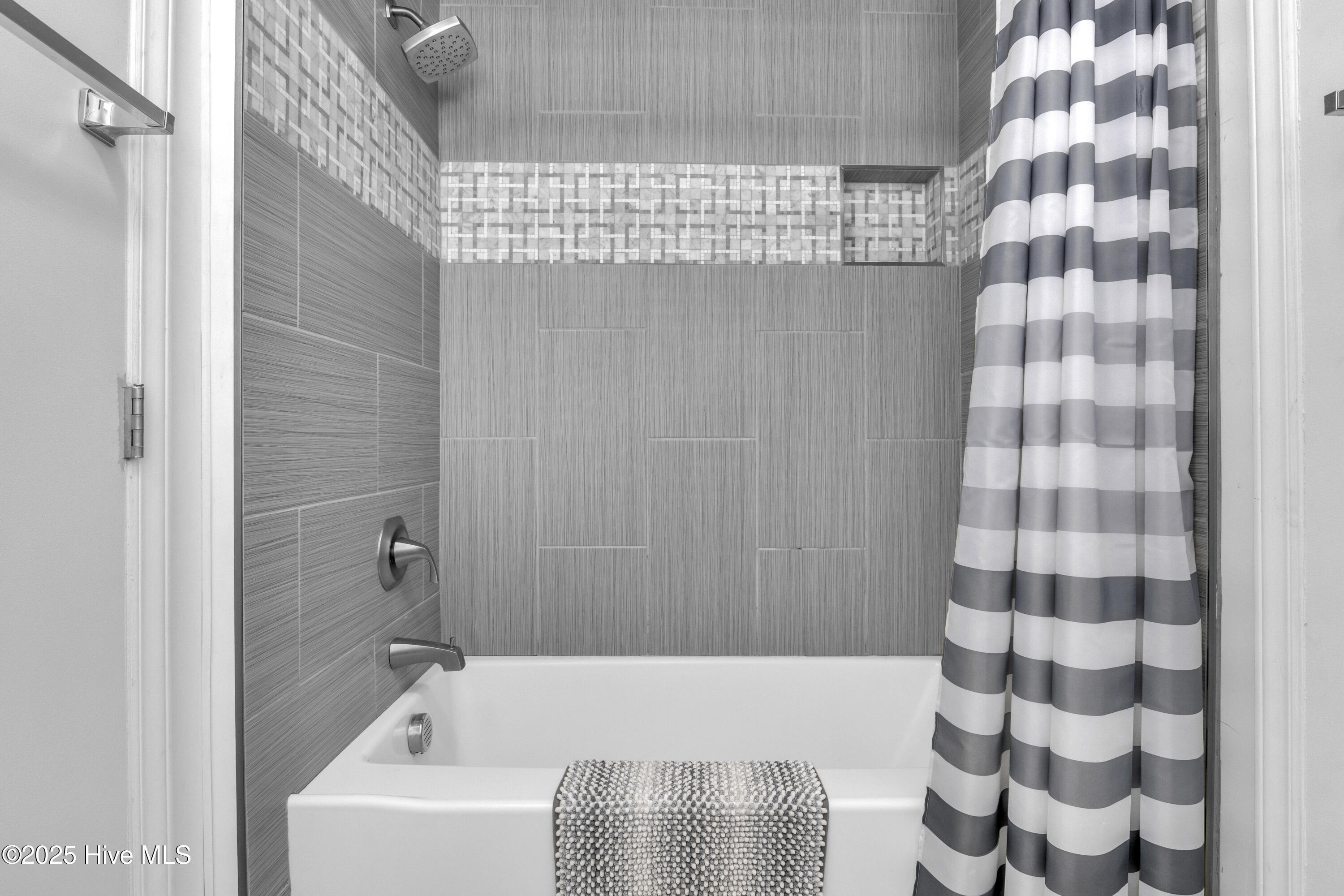 100545312 | Photo 25