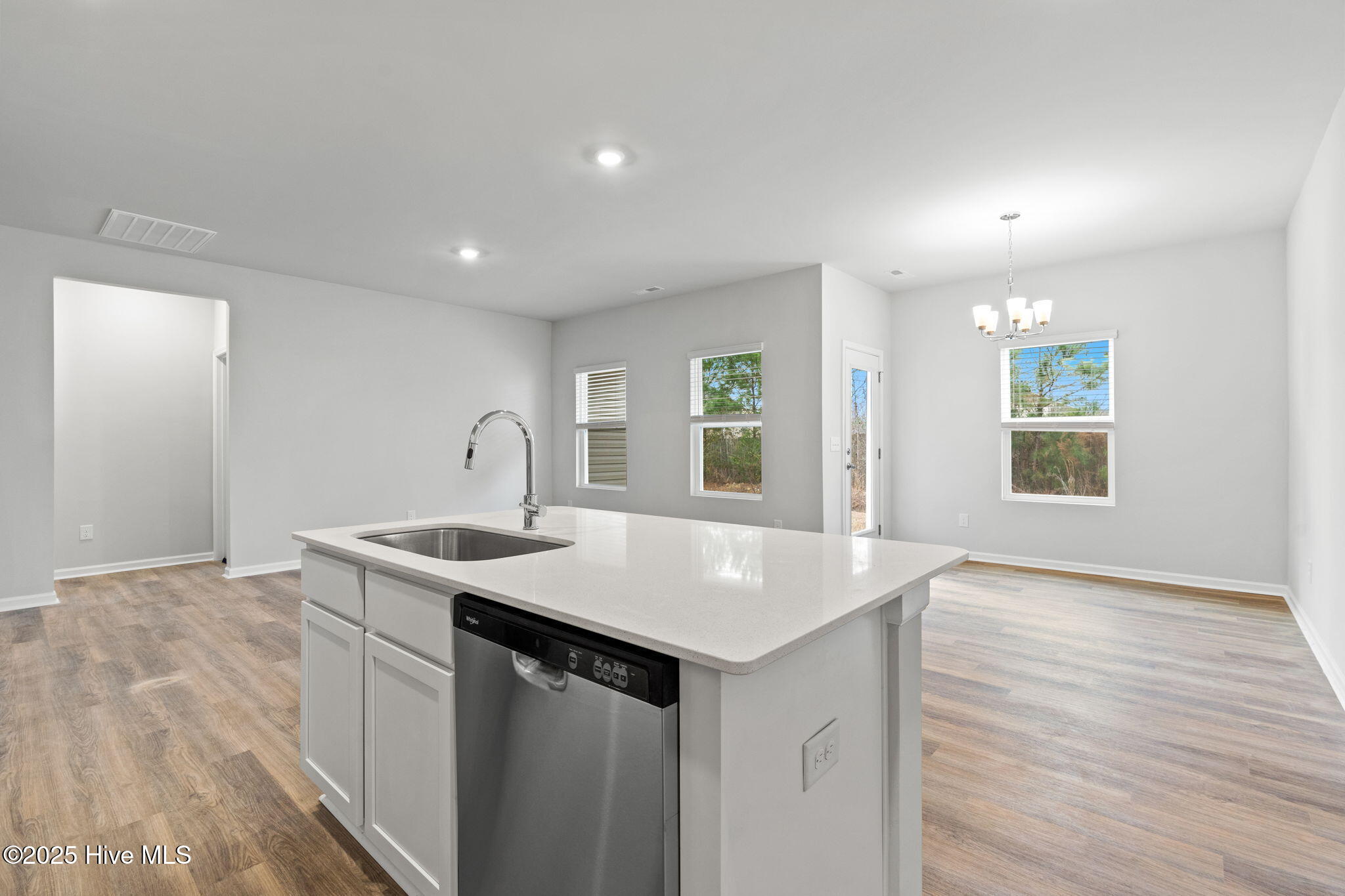 100515265 | Photo 16