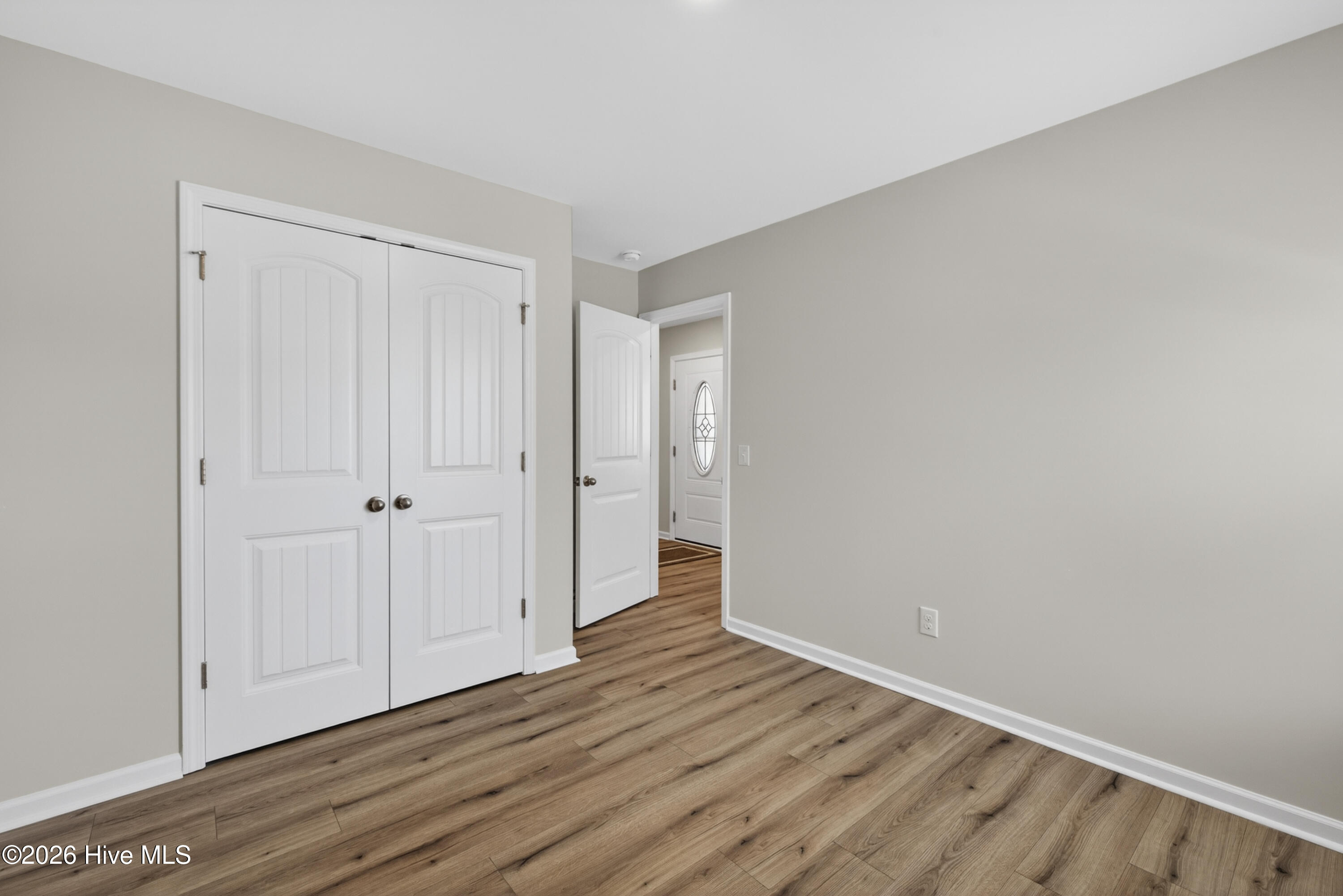 100570076 | Photo 18