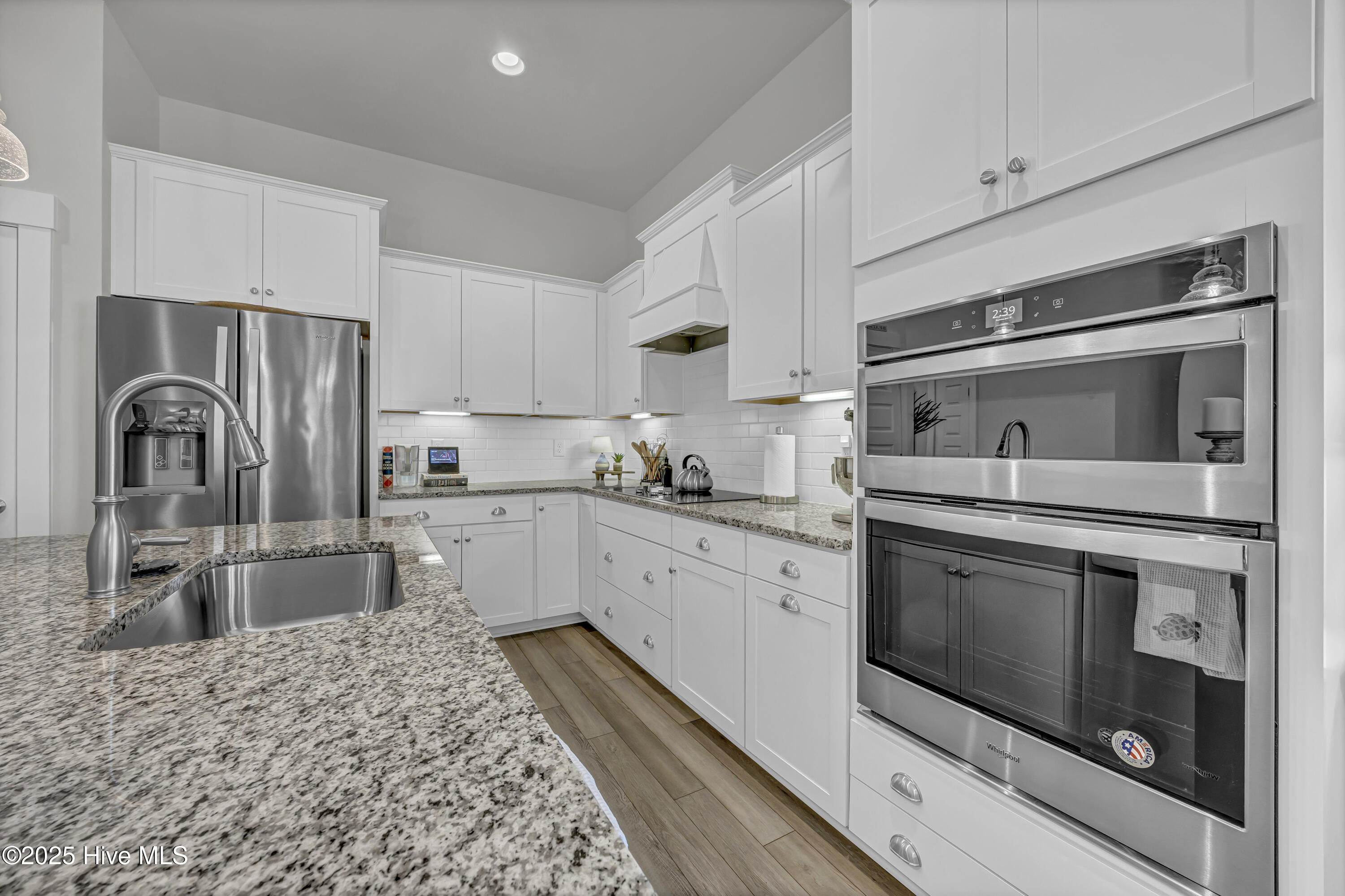 100517426 | Photo 22