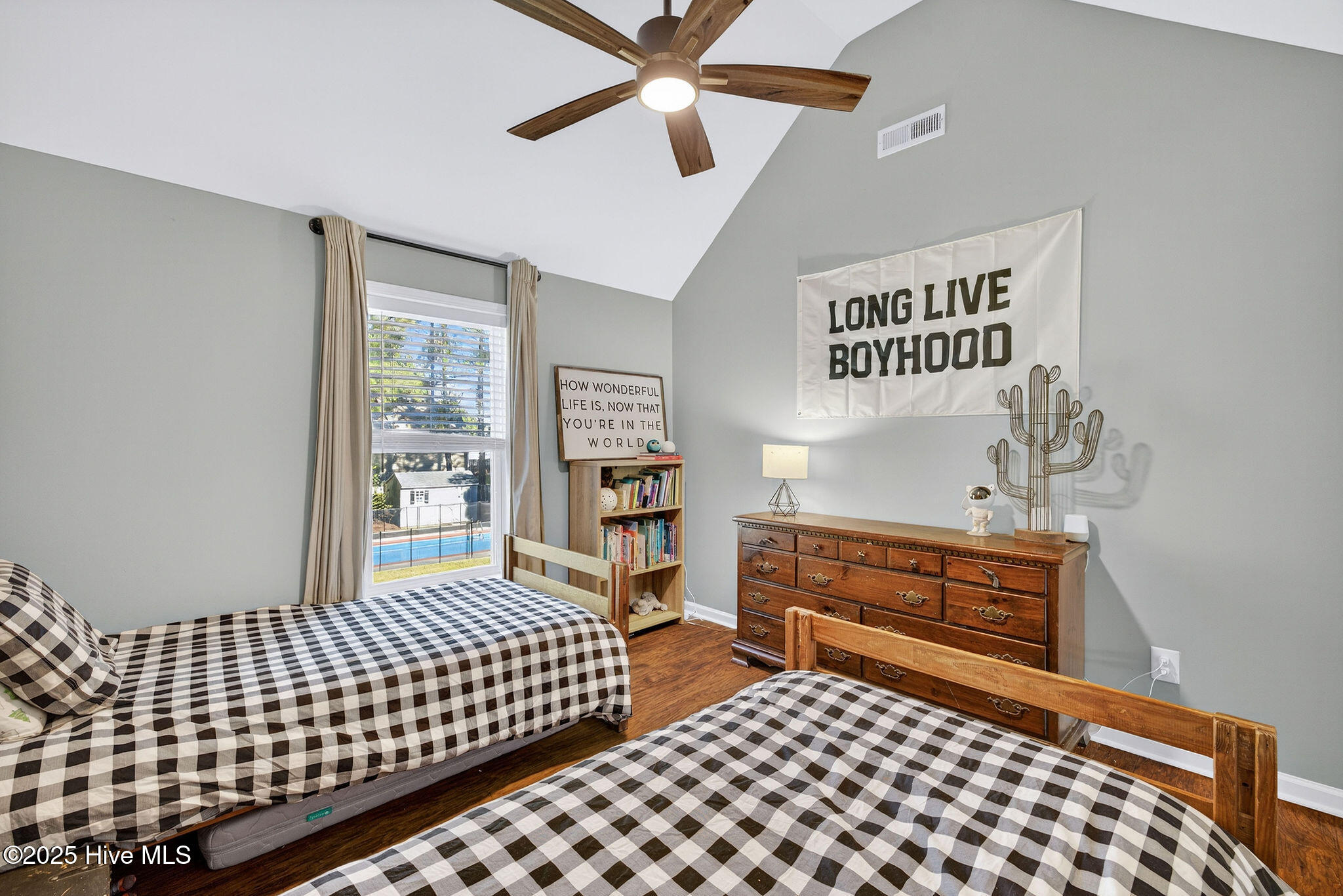 100537905 | Photo 30