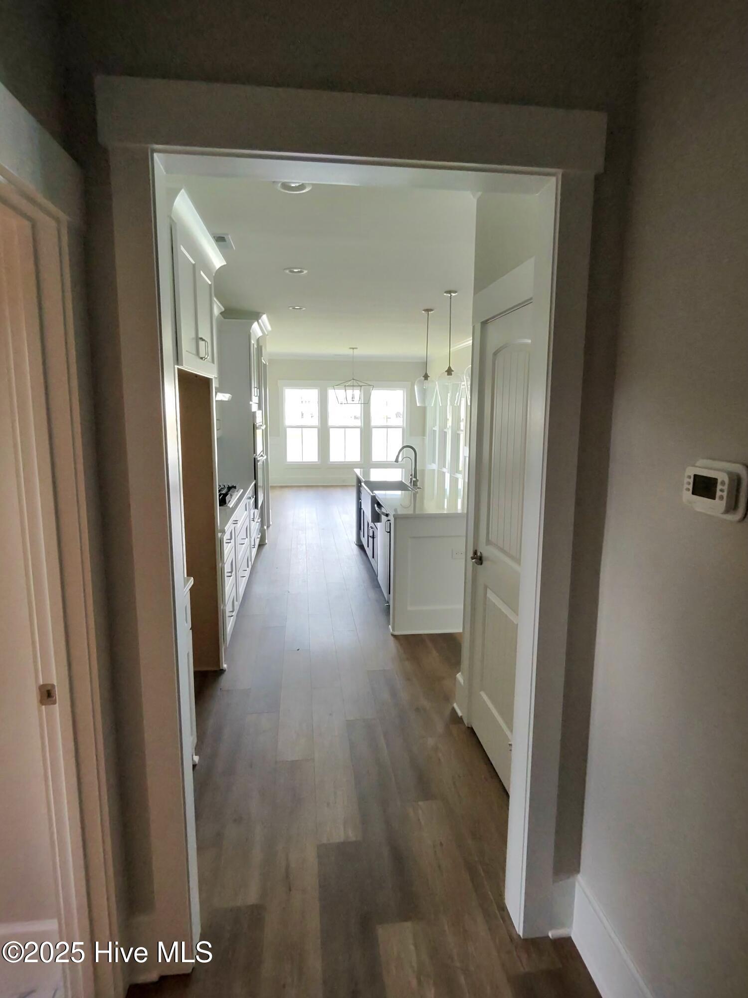 100518312 | Photo 32