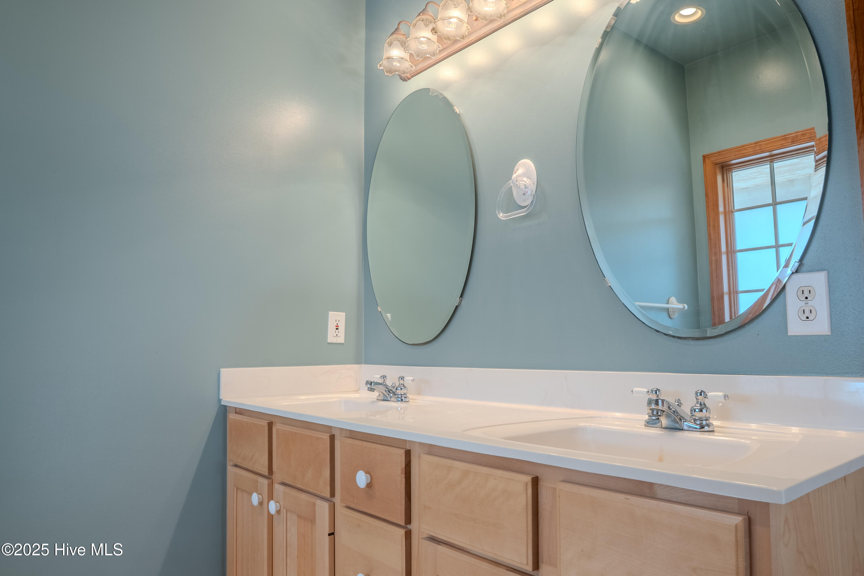 100548871 | Photo 19