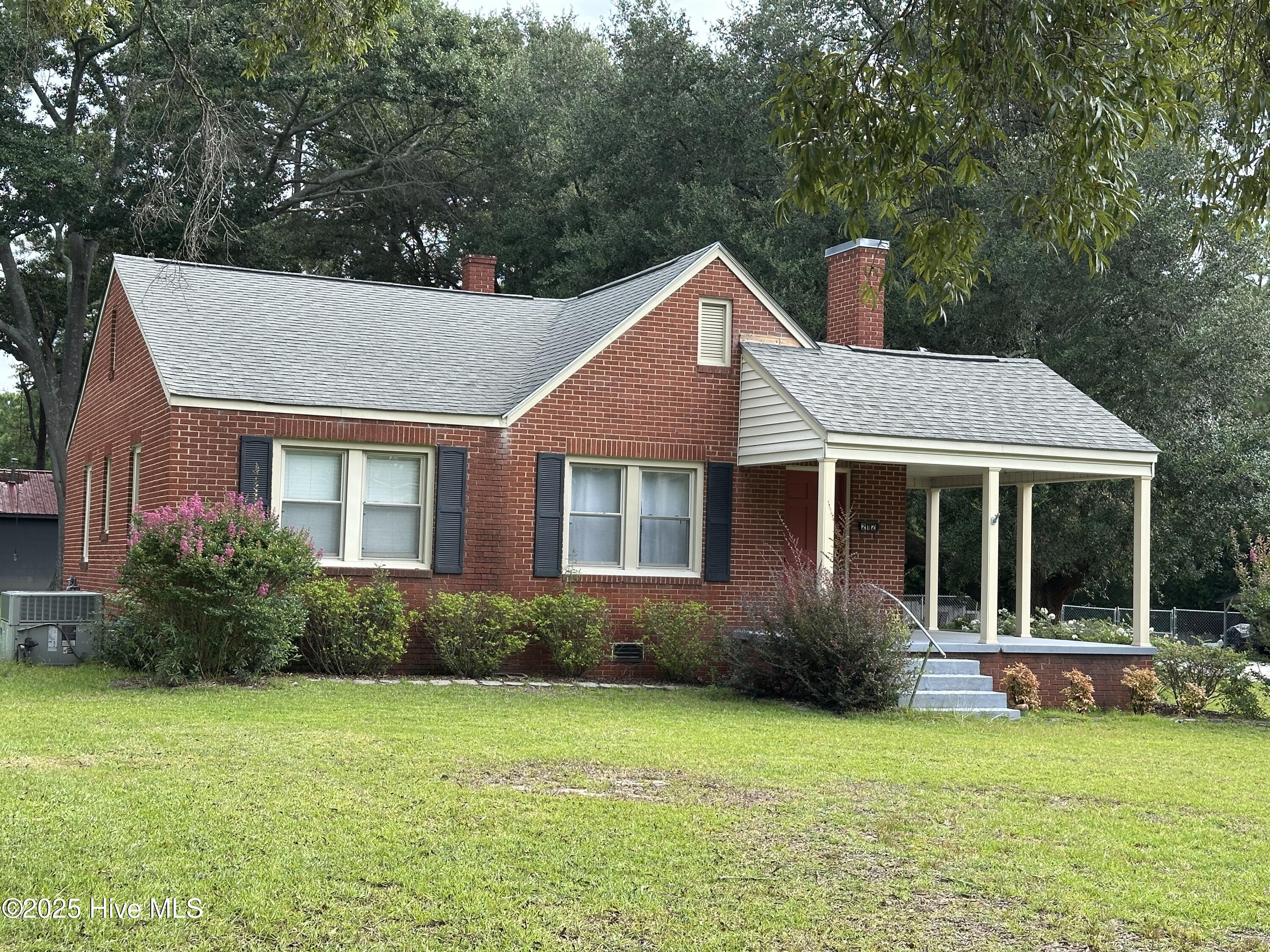 Homes for sale in Hamlet, NC | 212 Richmond Ave, Hamlet, NC 28345 | MLS# 100524279