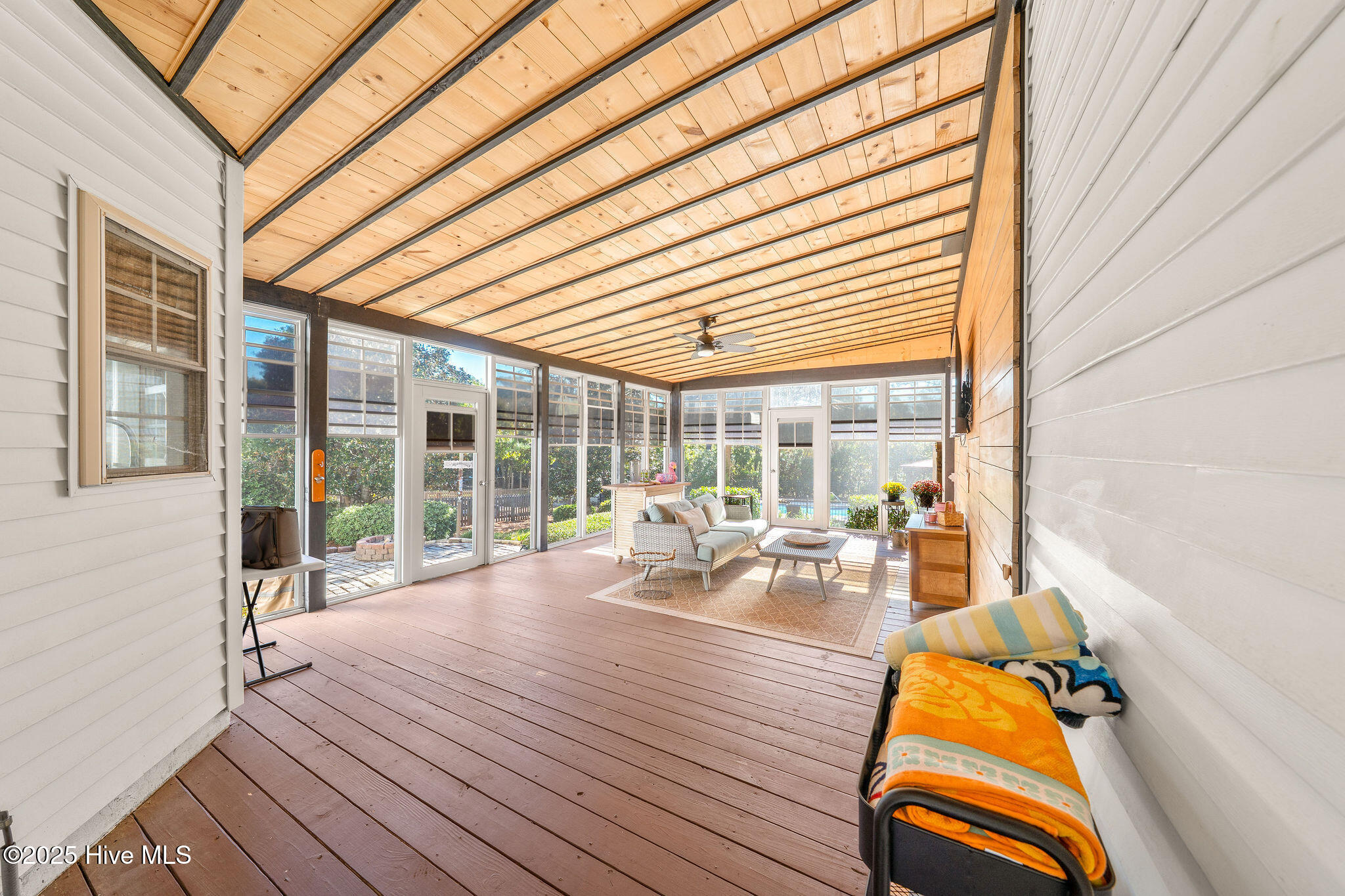 100539157 | Photo 50