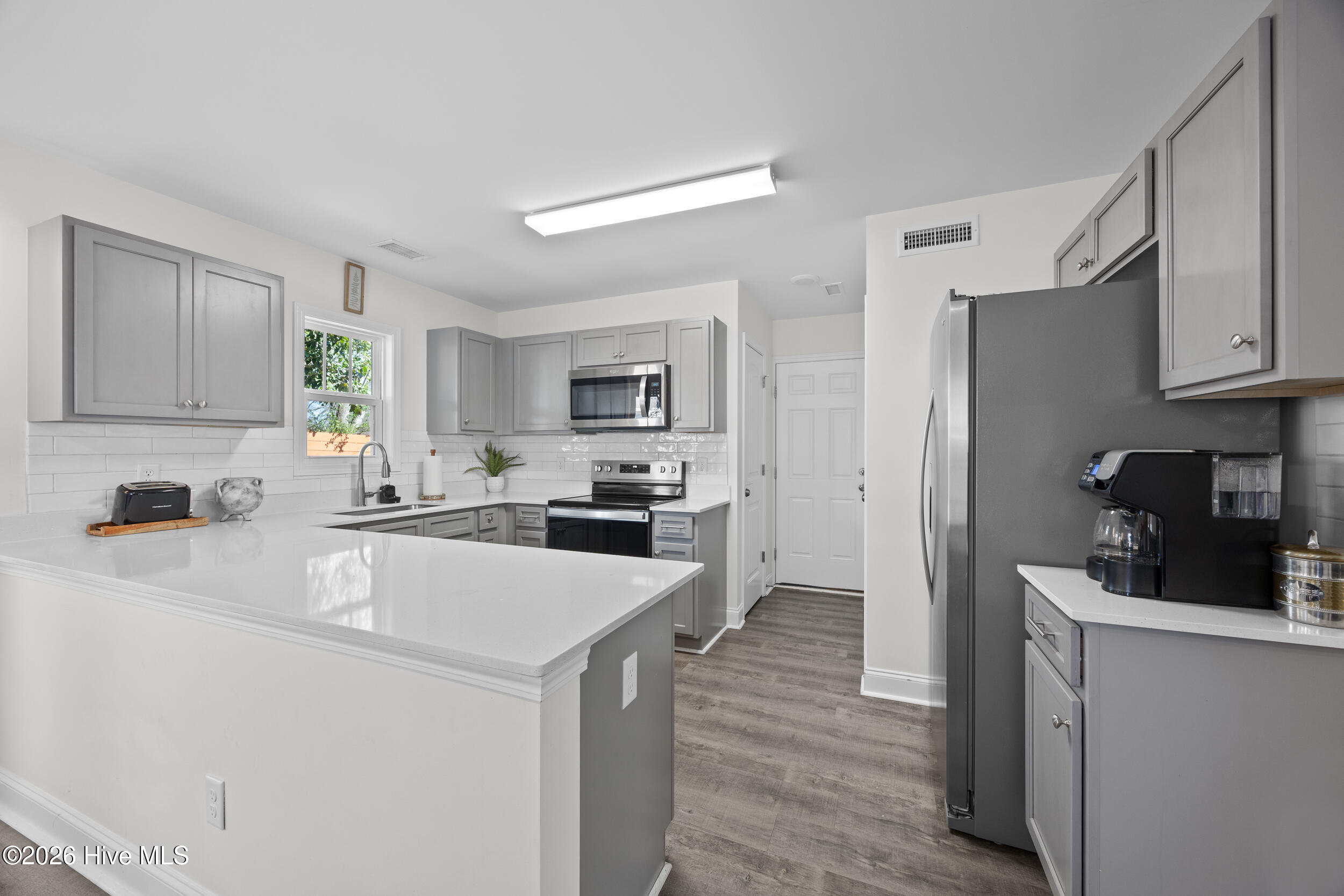 100563467 | Photo 14