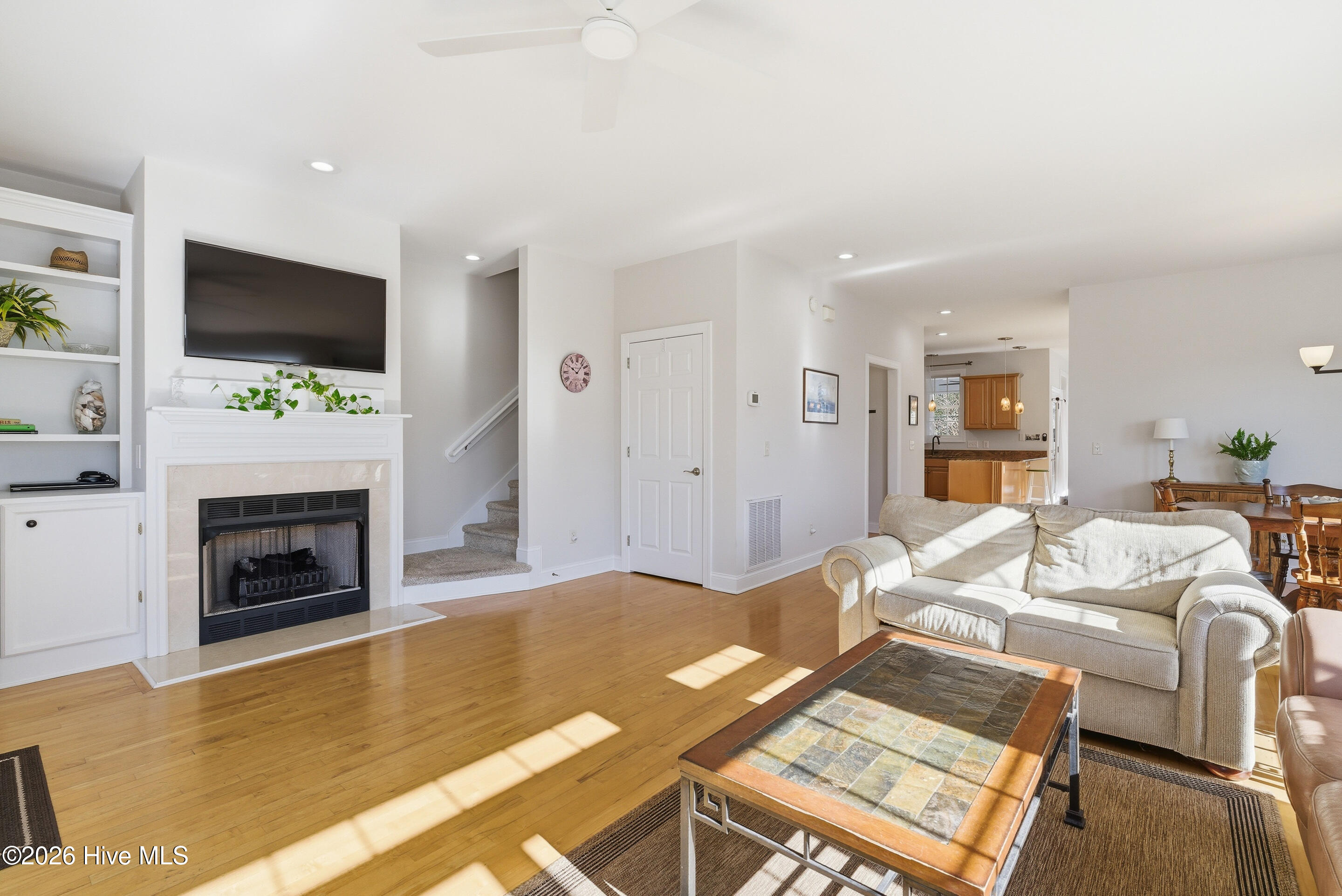 100561643 | Photo 11