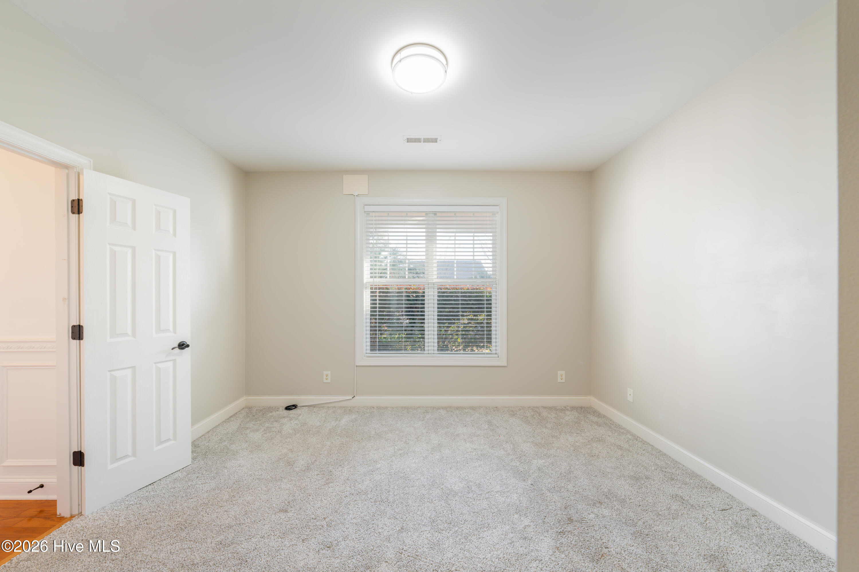 100548724 | Photo 34