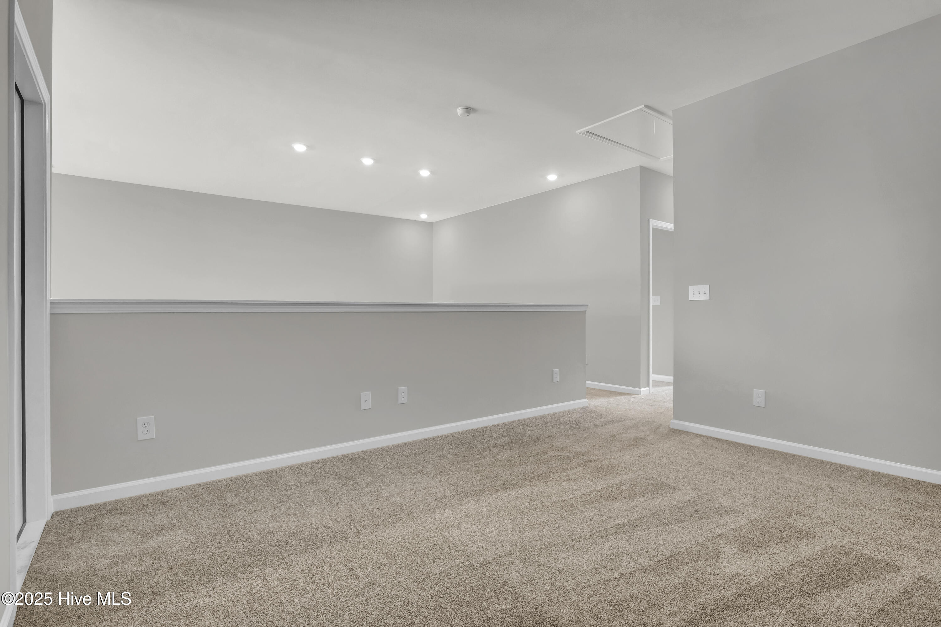 100490370 | Photo 29