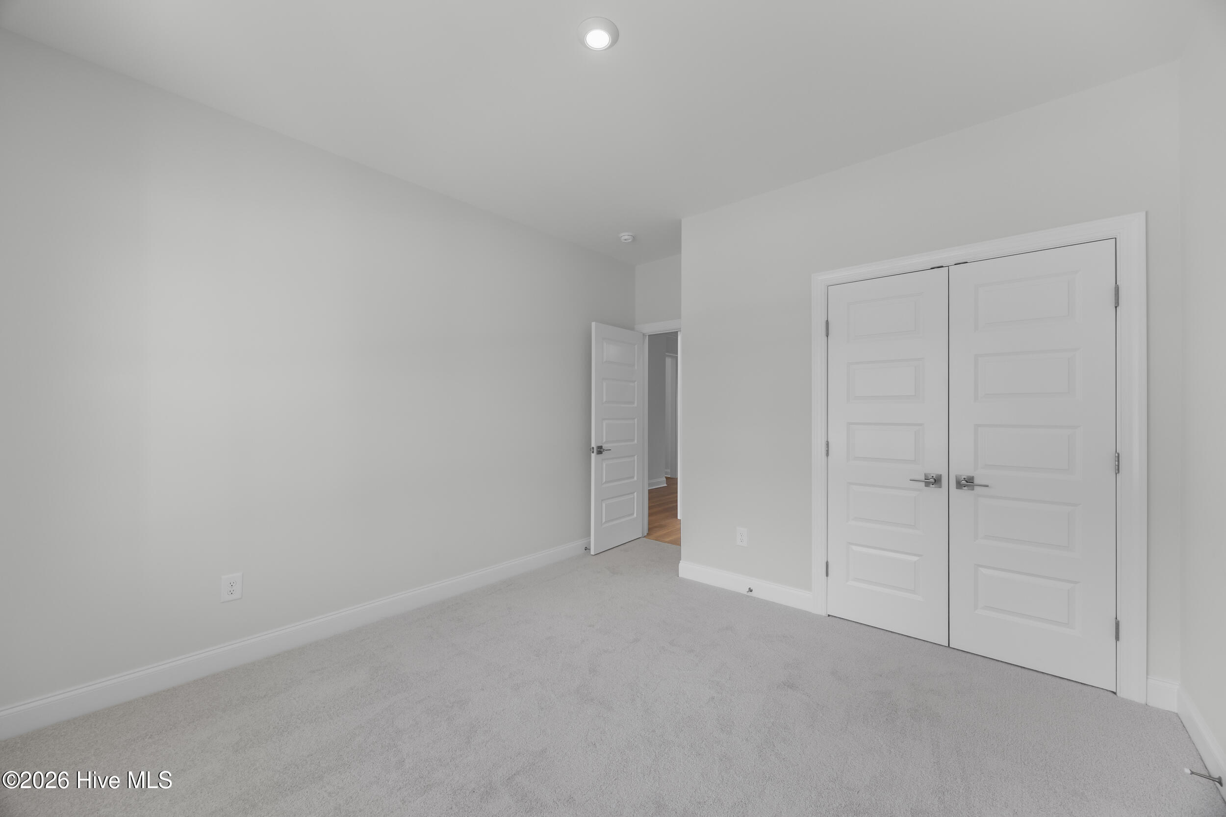 100561825 | Photo 11