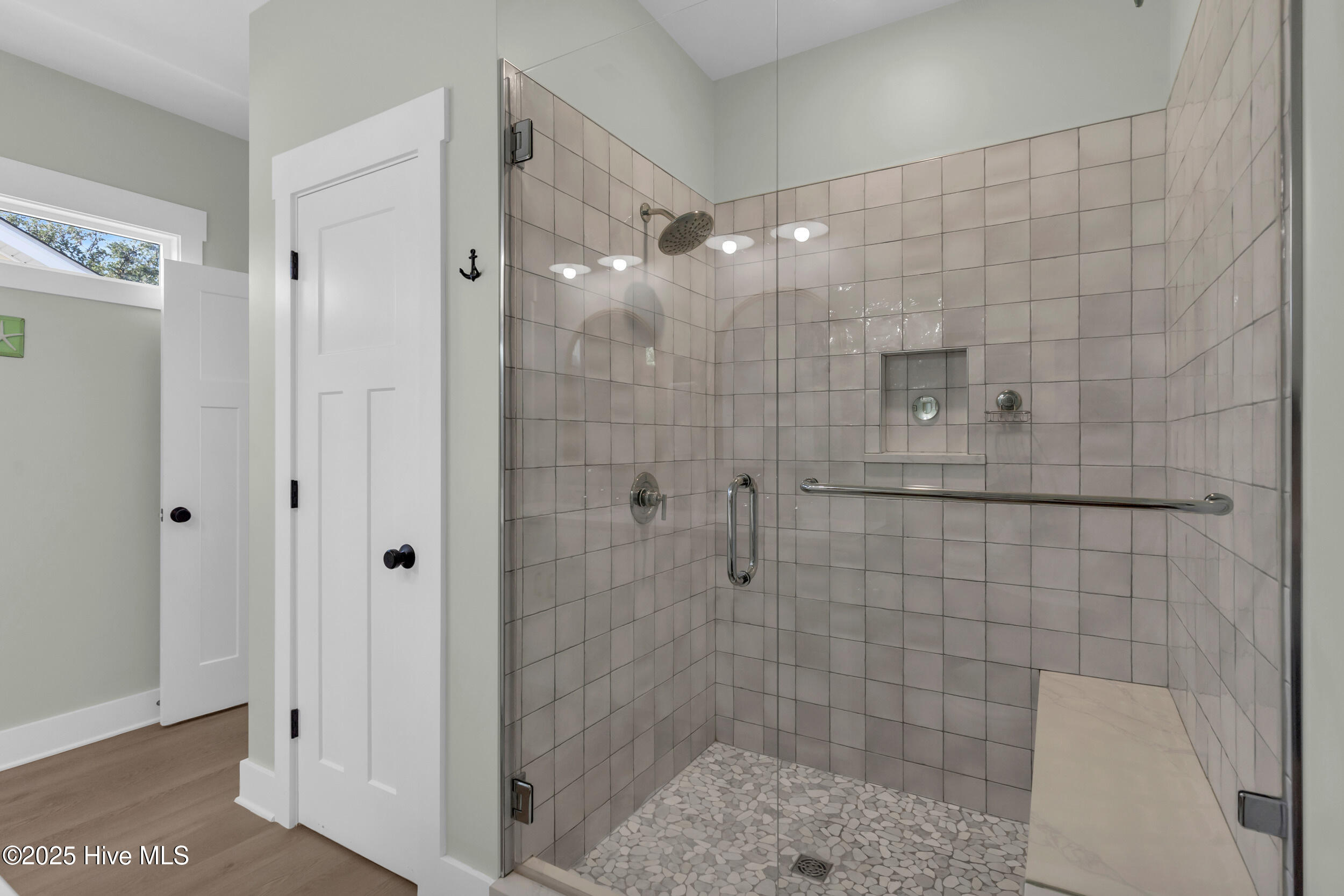 100534529 | Photo 24