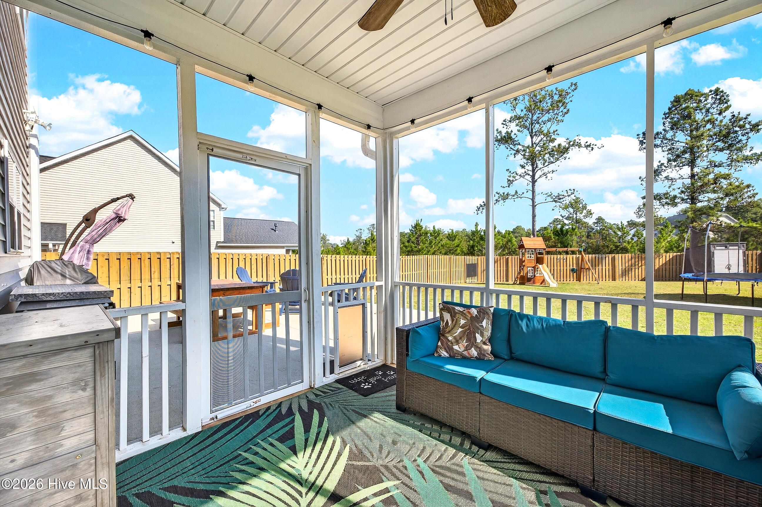 100561356 | Photo 42