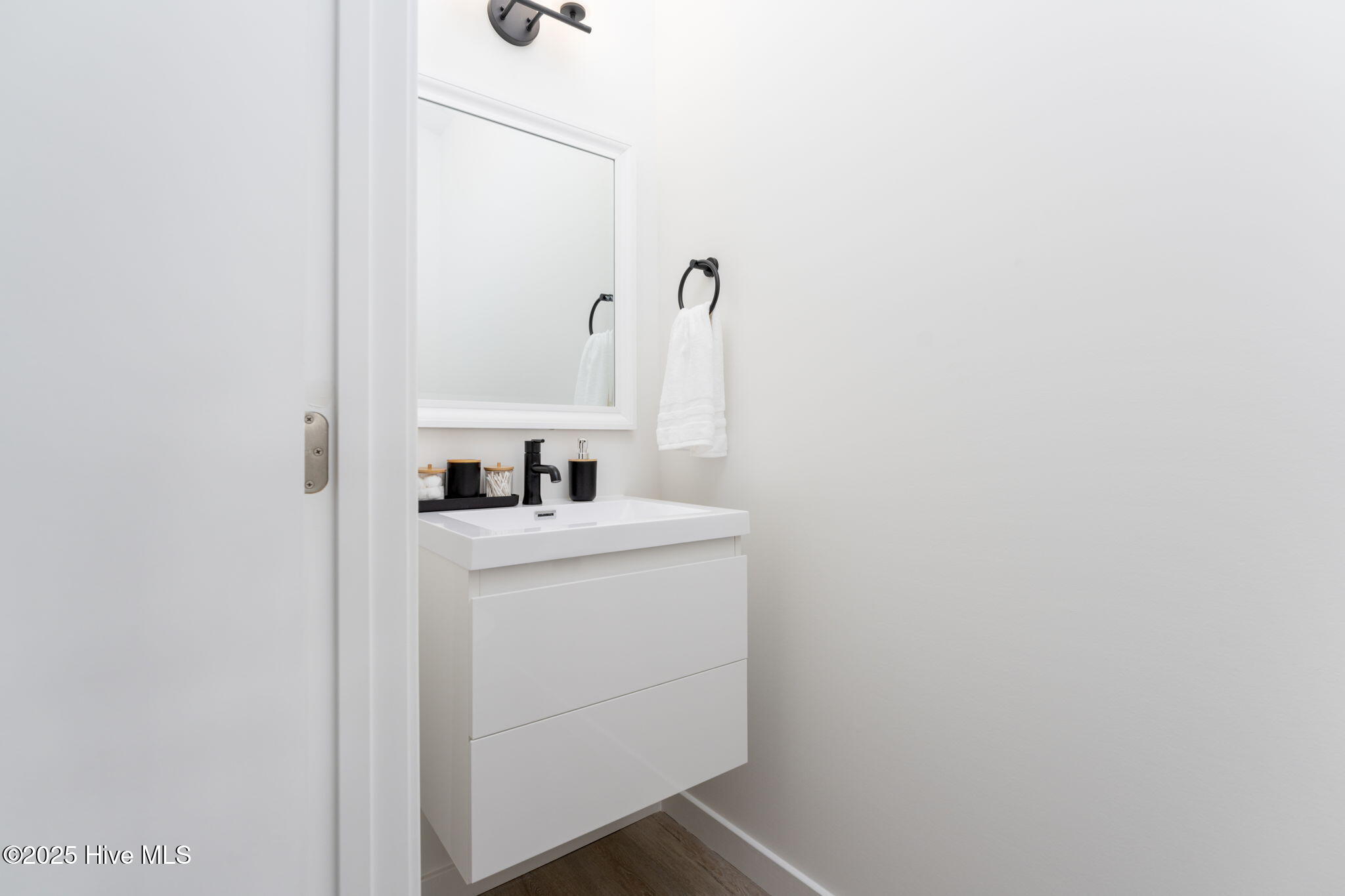 100485156 | Photo 24