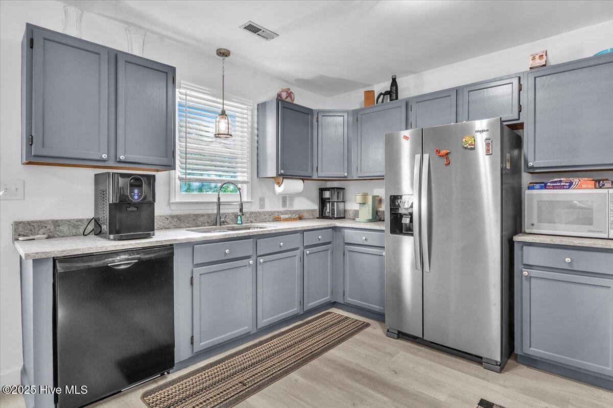 100539108 | Photo 11