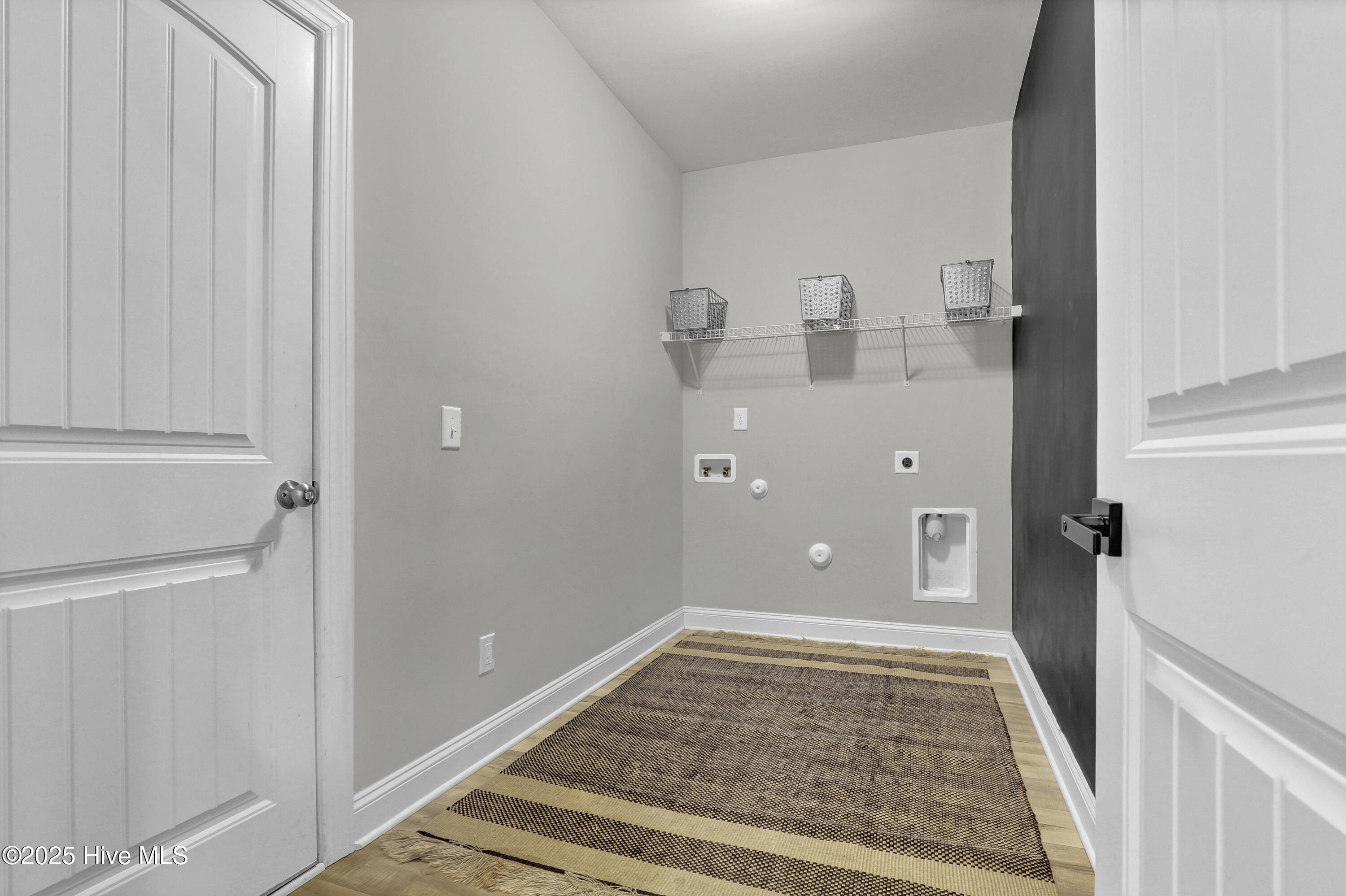 100546103 | Photo 27