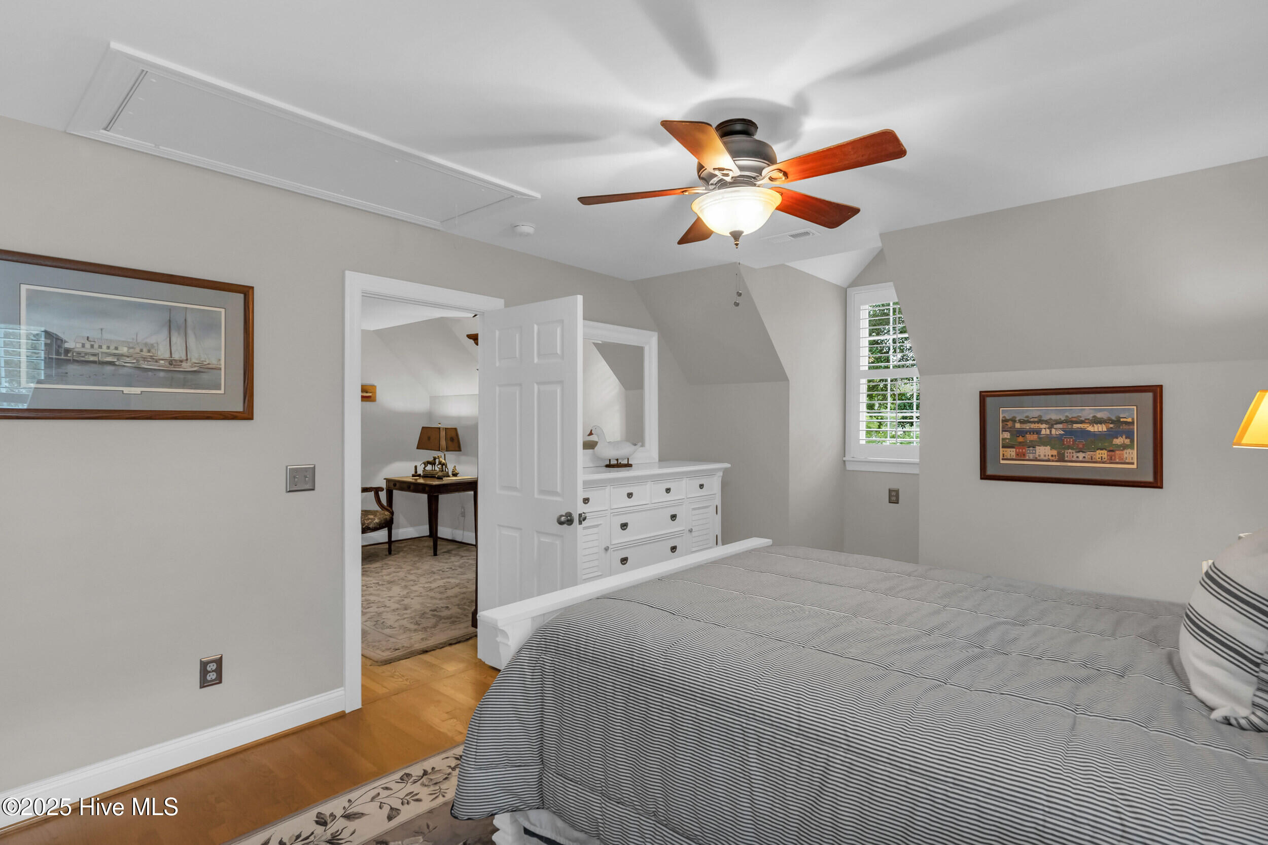 100537749 | Photo 30