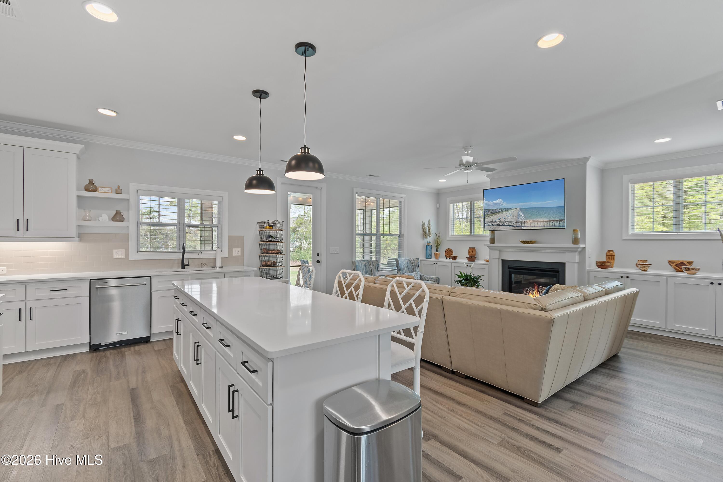 100565017 | Photo 15