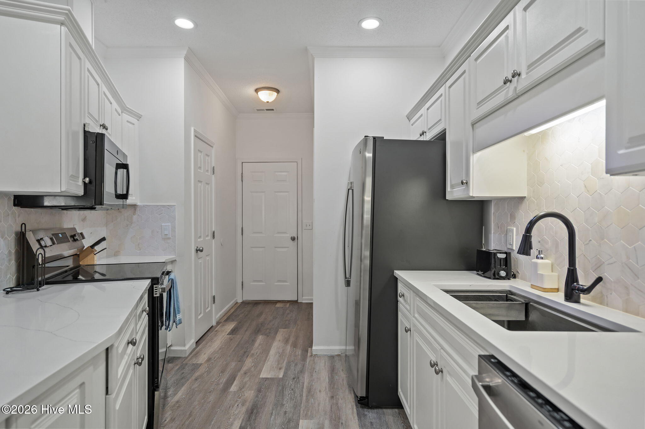 100569806 | Photo 14