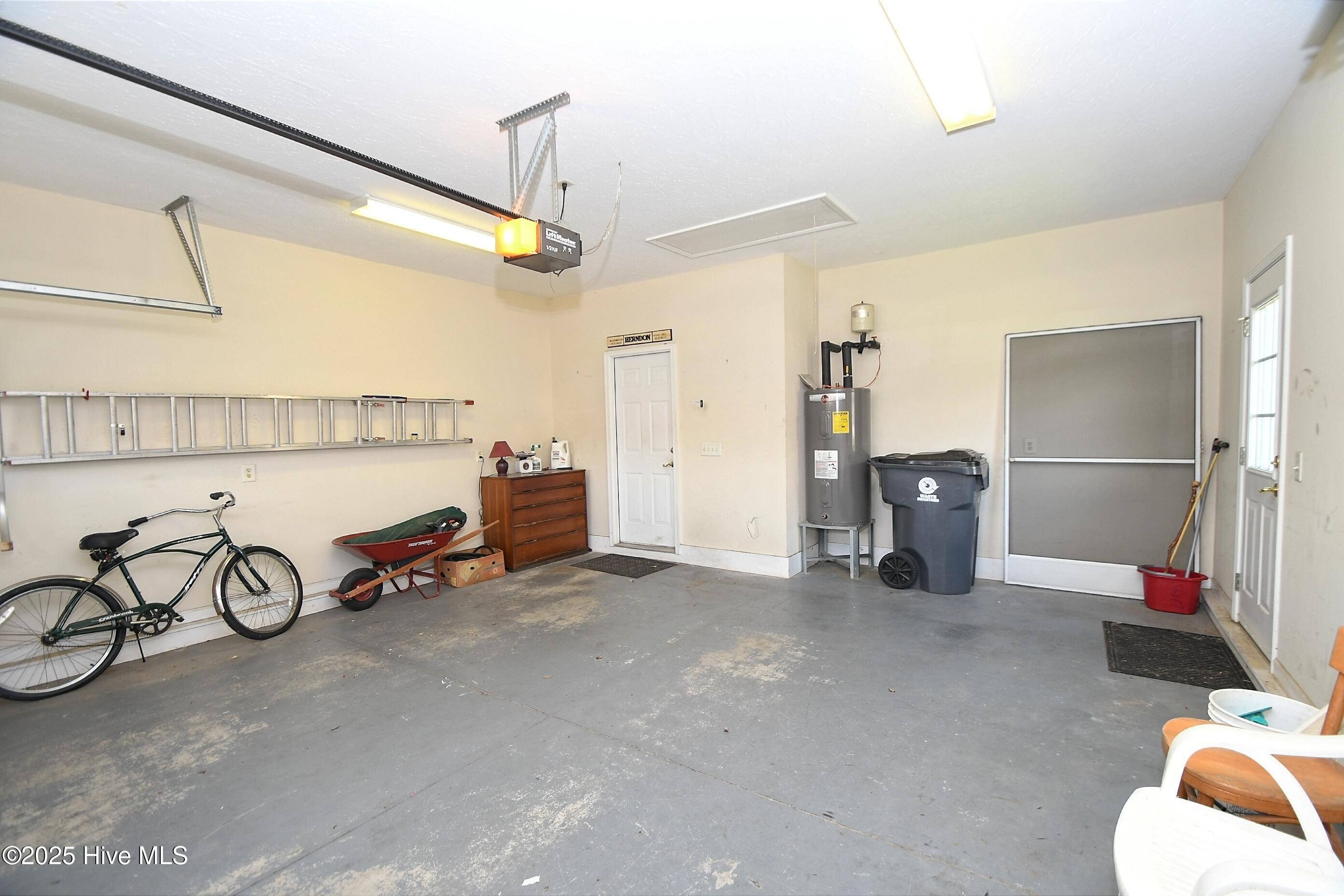 100546835 | Photo 18