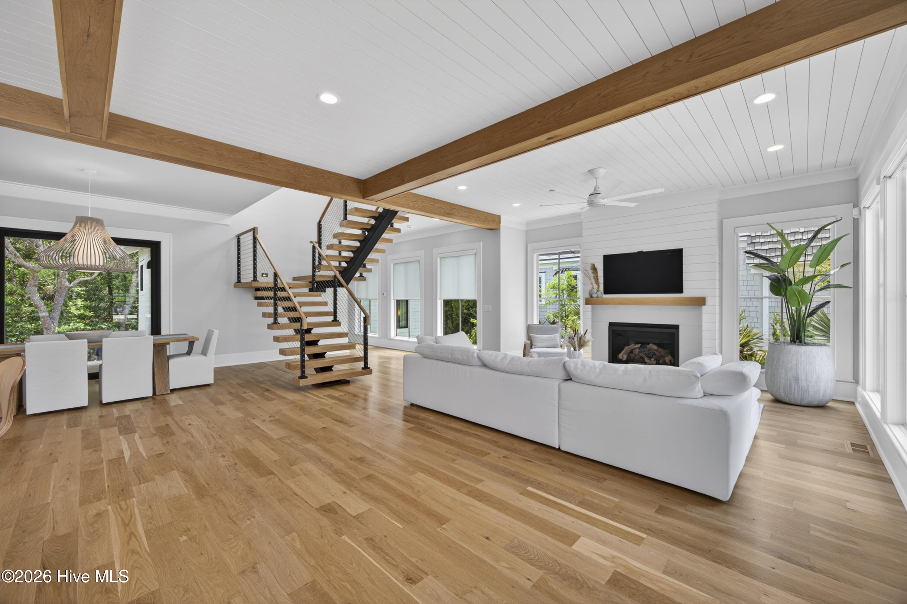 100566186 | Photo 10