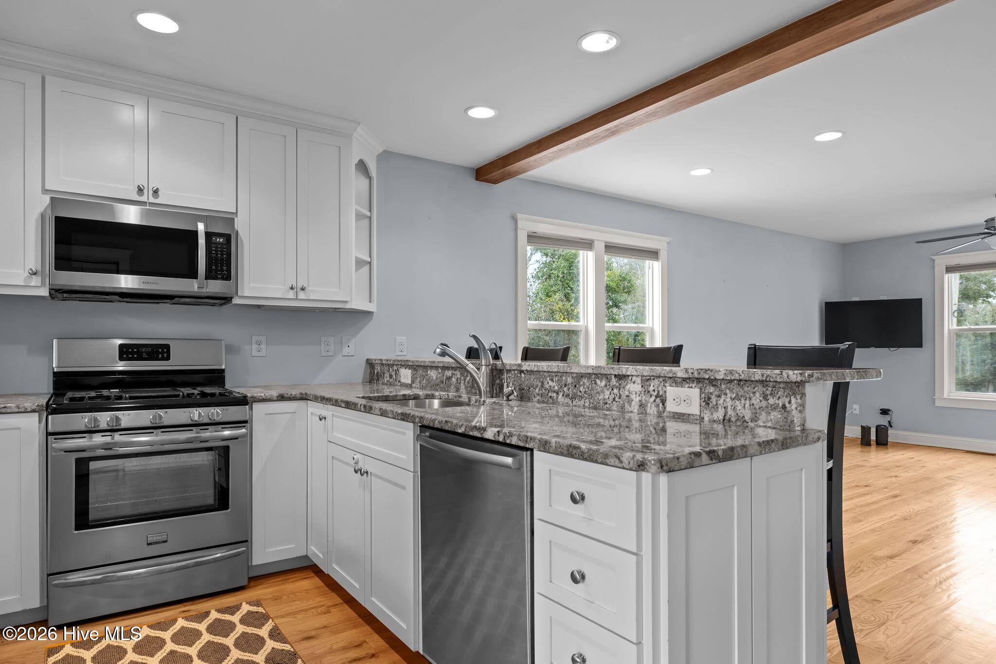 100553513 | Photo 35