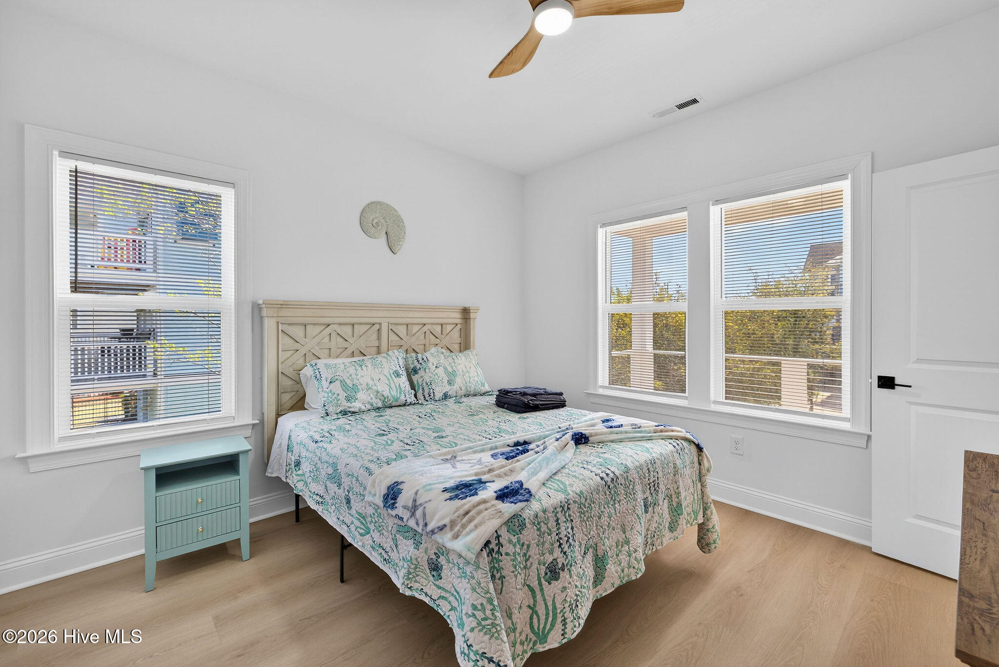 100565526 | Photo 32