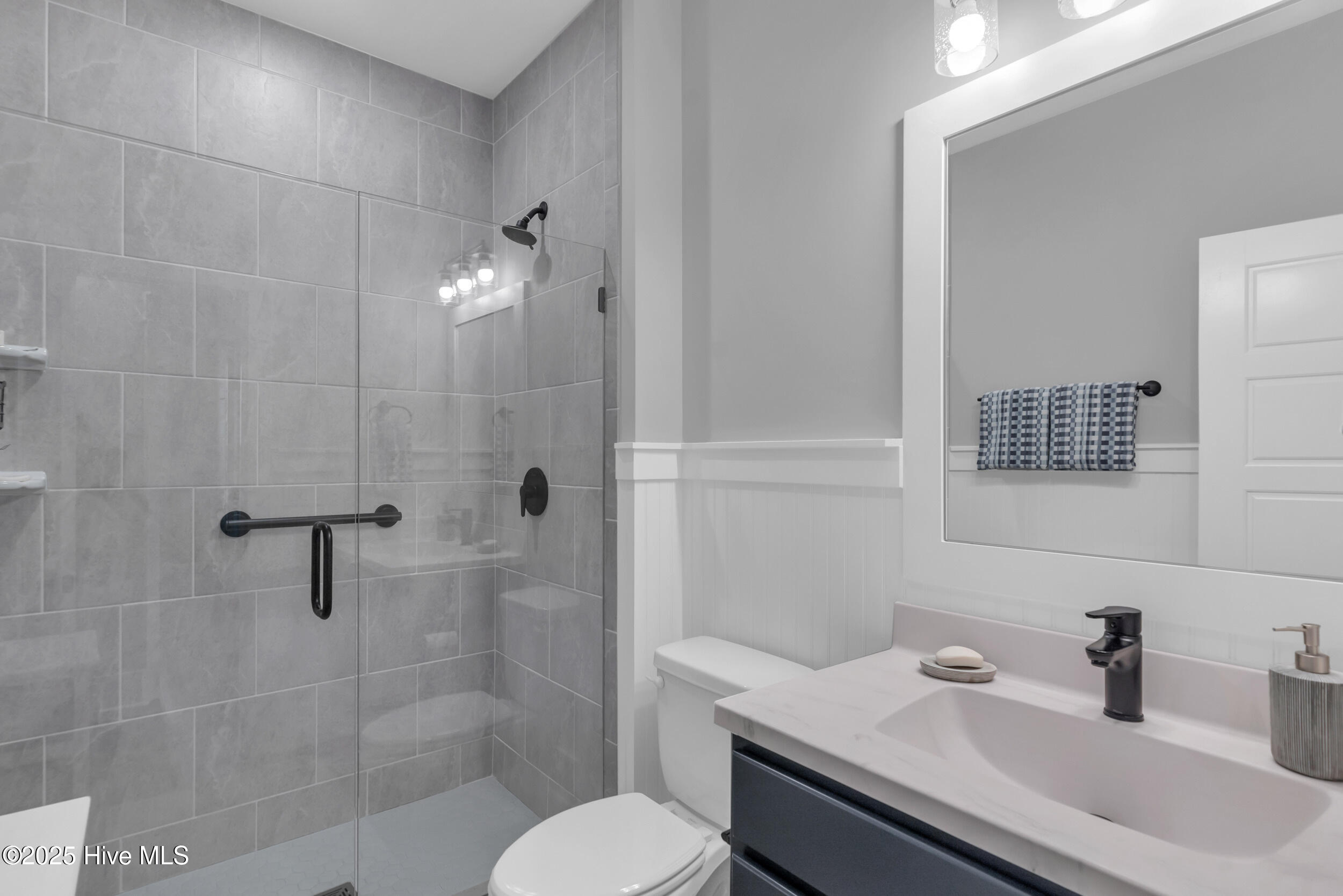 100543142 | Photo 36