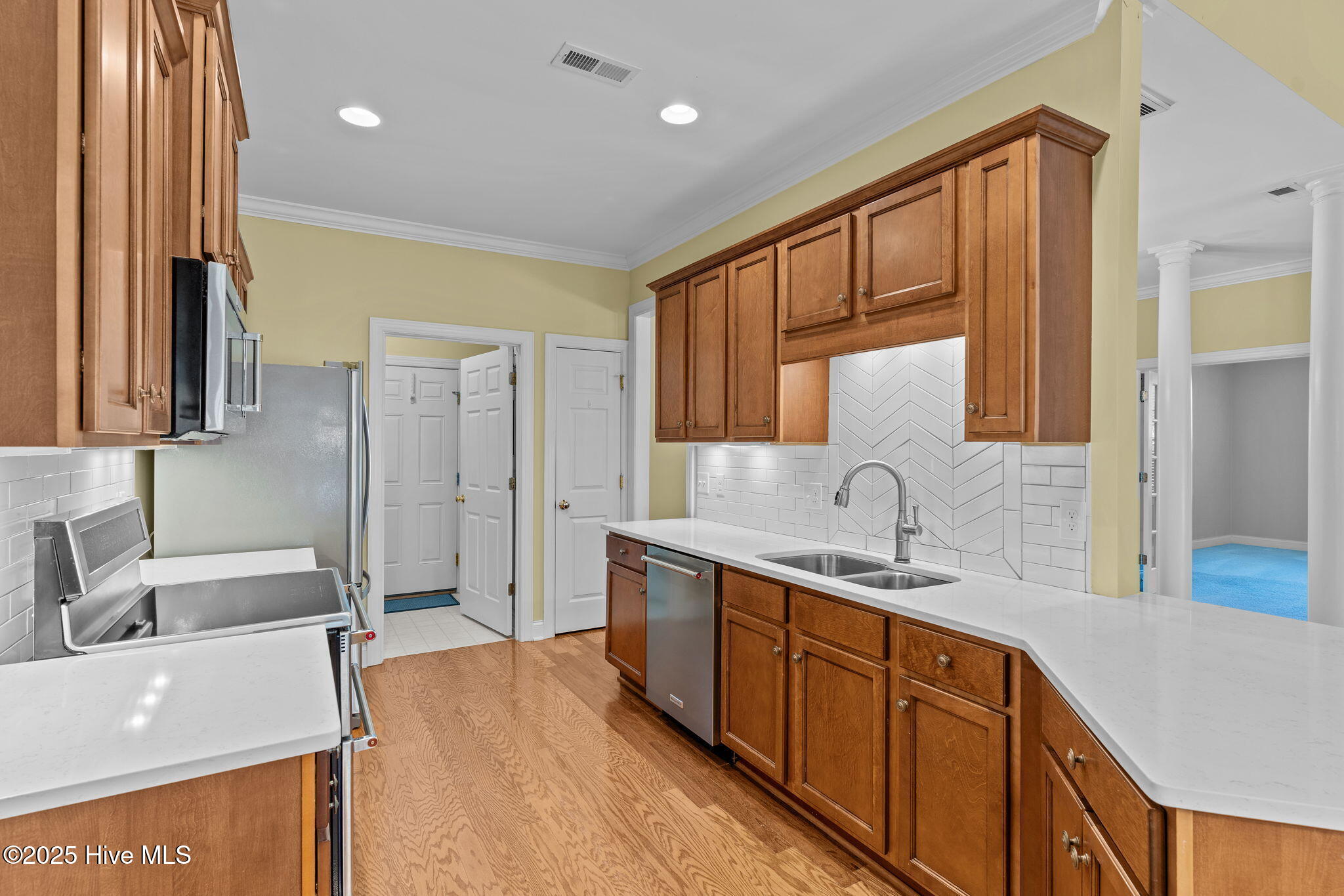 100541169 | Photo 14