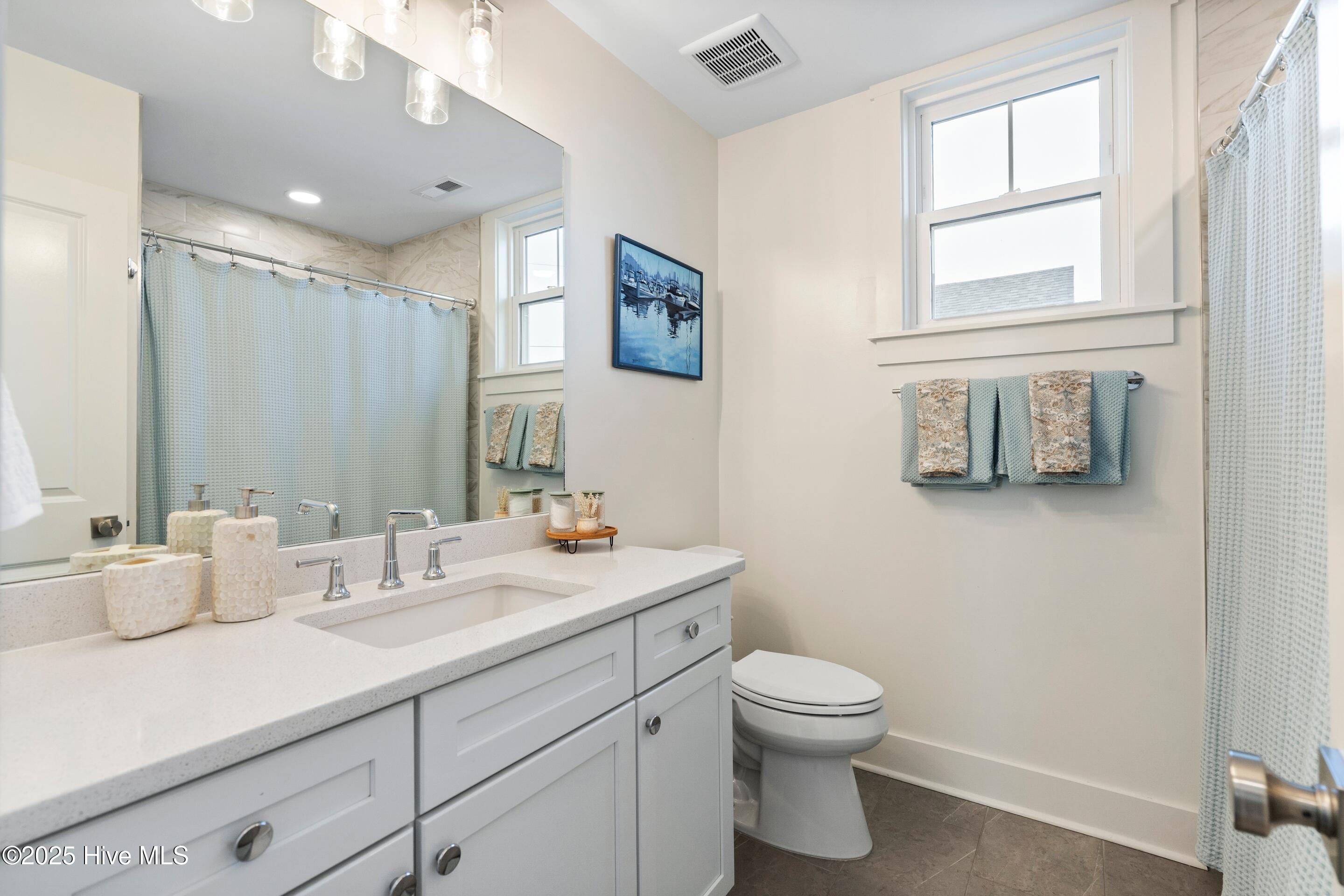 100540590 | Photo 15