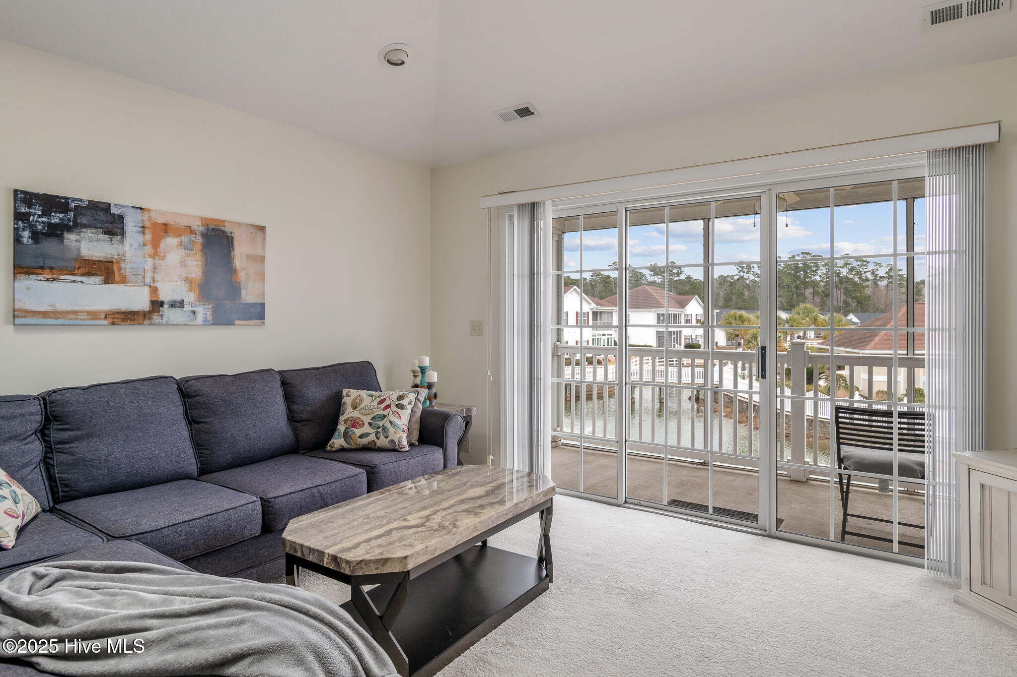 100565271 | Photo 10