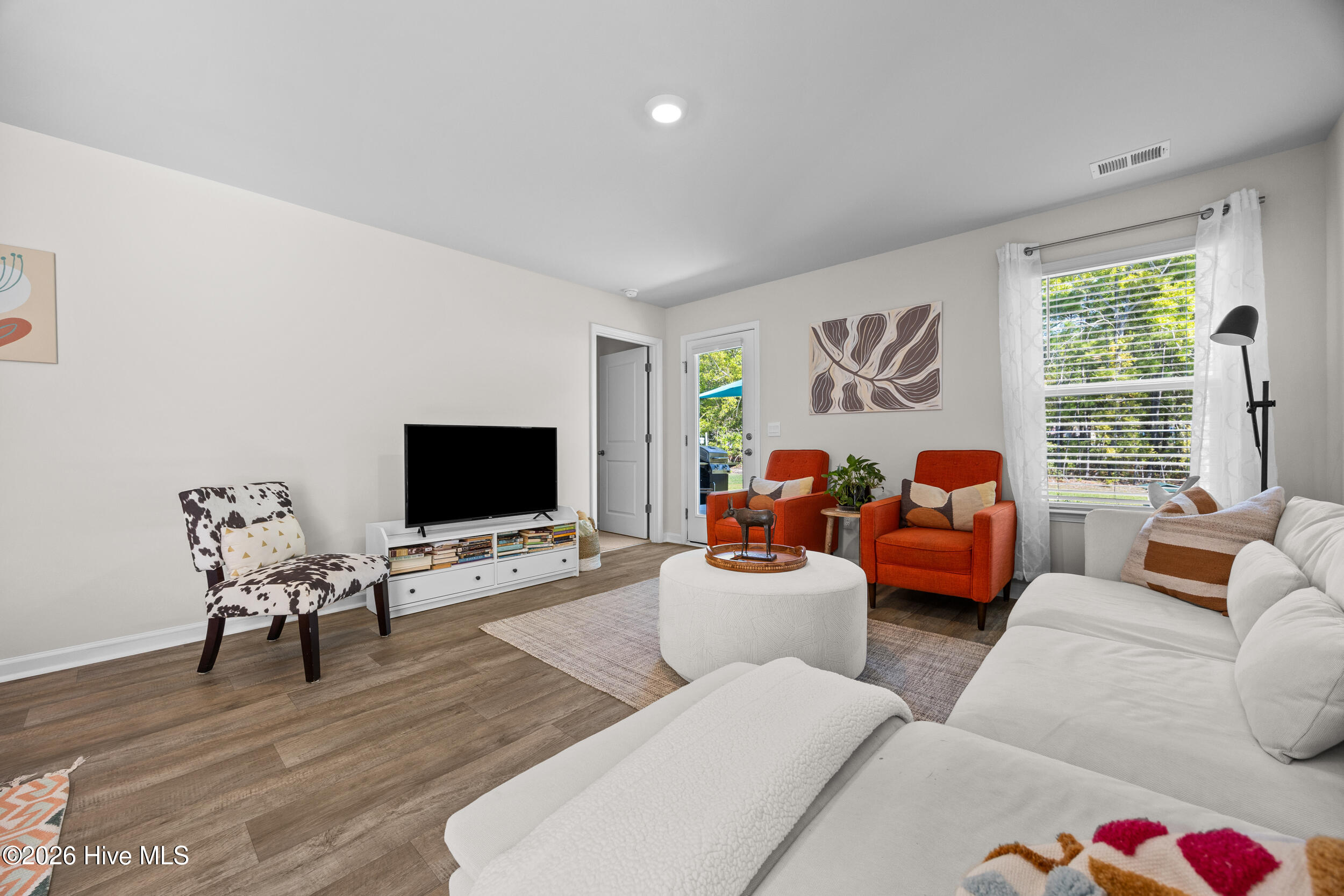 100567643 | Photo 26