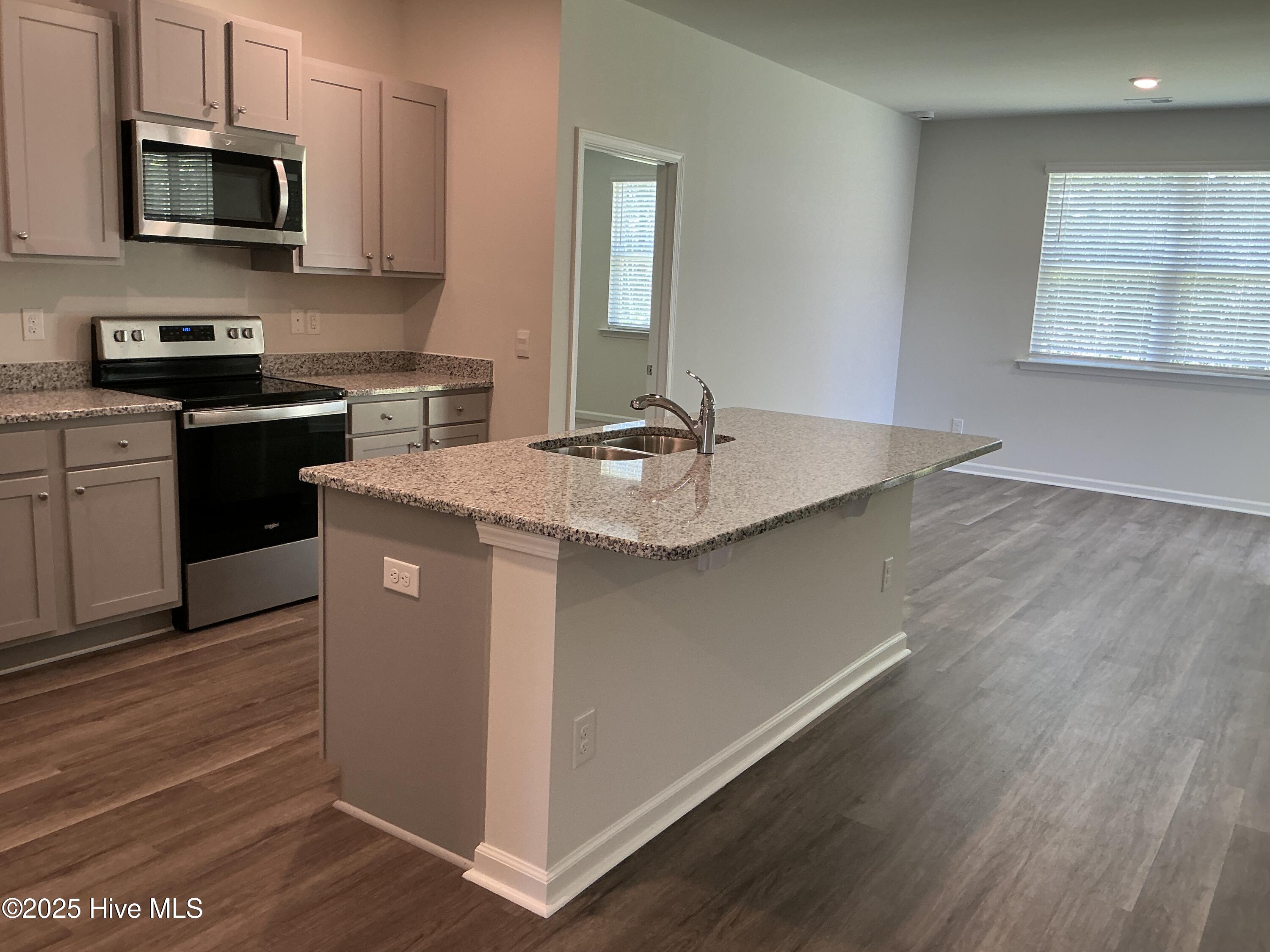 100524327 | Photo 12